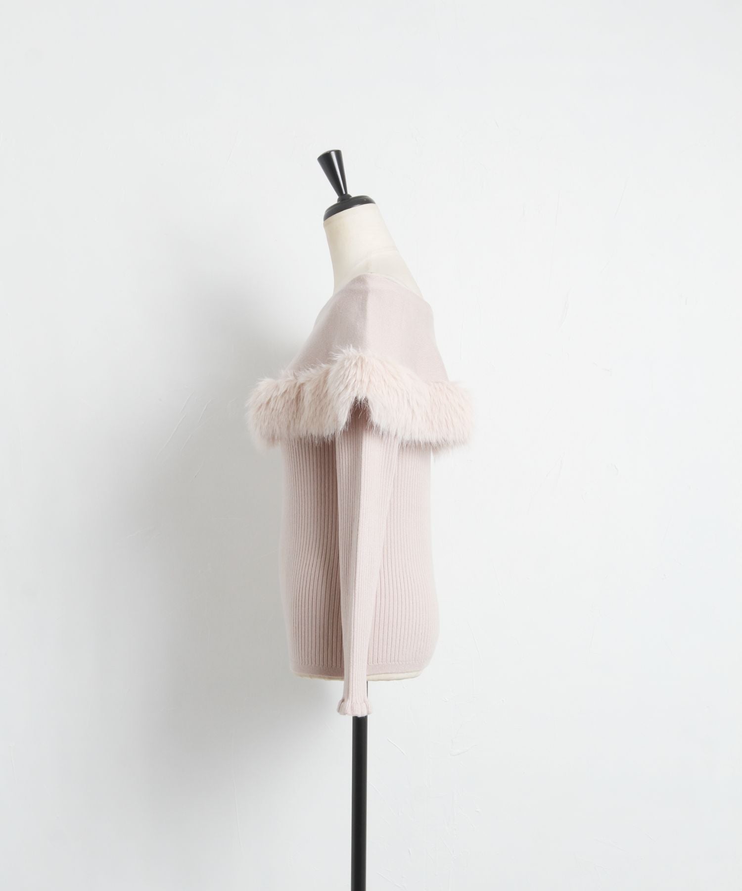 トッコクローゼット tocco closet ファー付きケープライク袖口フリルリブニットプルオーバー