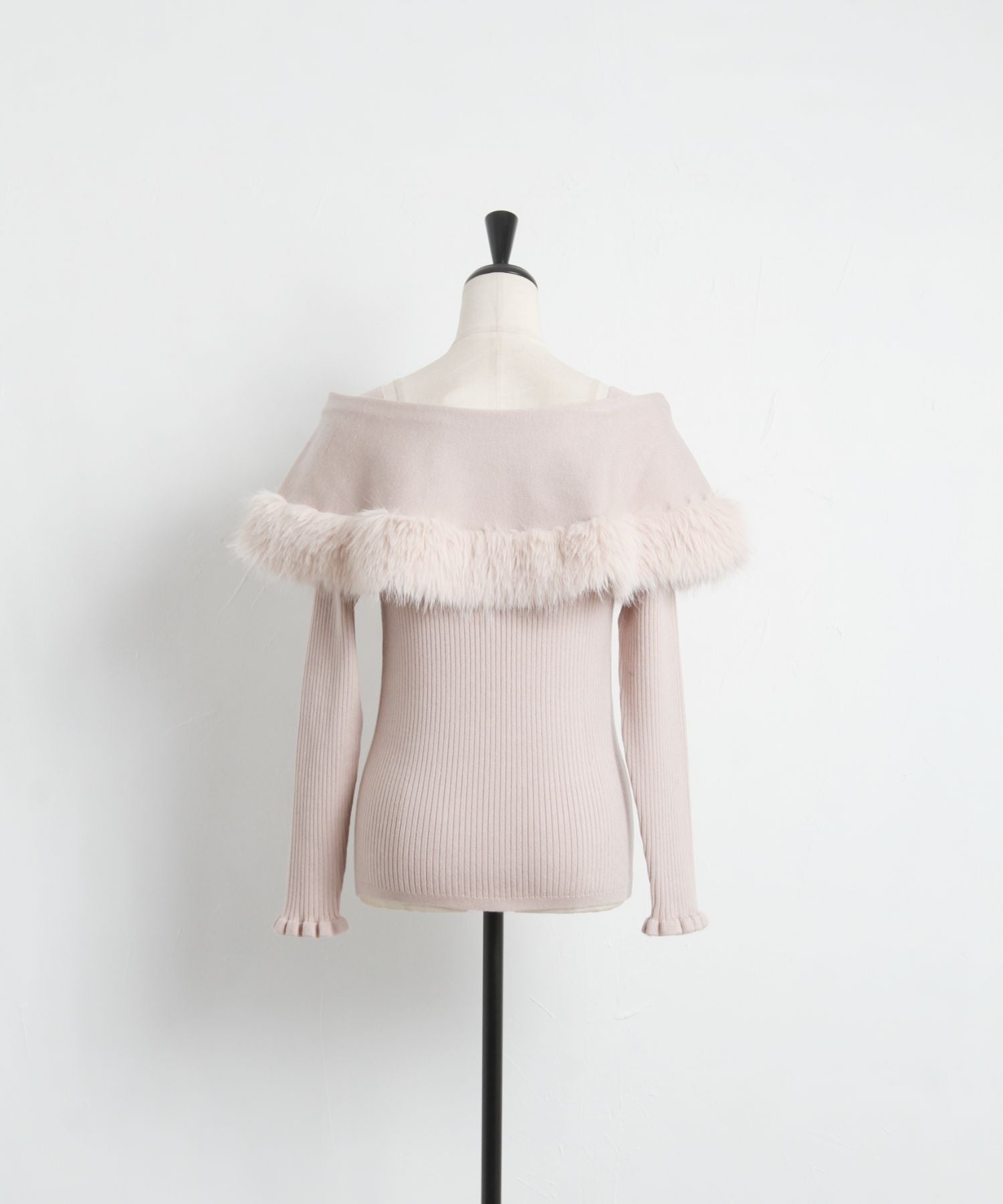 トッコクローゼット tocco closet ファー付きケープライク袖口フリルリブニットプルオーバー