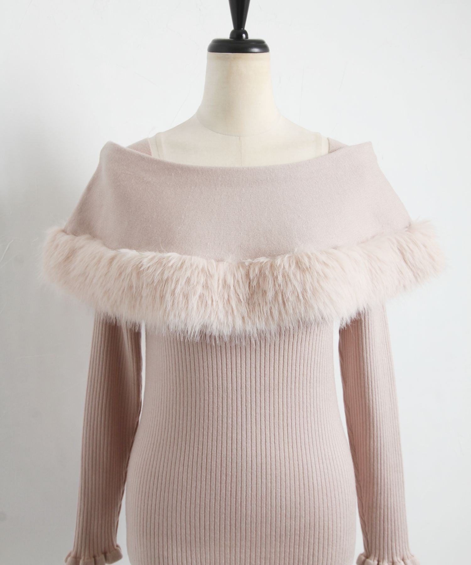 トッコクローゼット tocco closet ファー付きケープライク袖口フリルリブニットプルオーバー