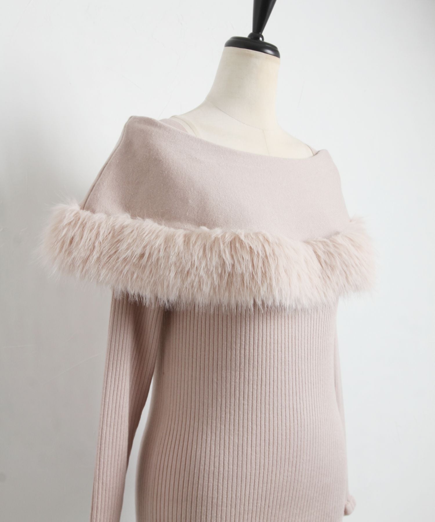 トッコクローゼット tocco closet ファー付きケープライク袖口フリルリブニットプルオーバー