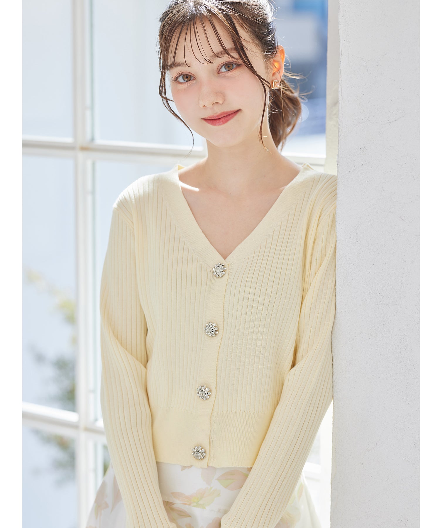 トッコクローゼット tocco closet フラワービジュー付きショート丈リブニットカーディガン （レモン） レモン