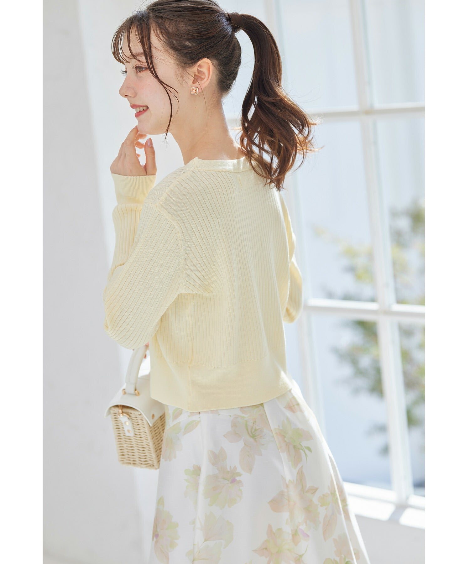 トッコクローゼット tocco closet 花朵珠飾短版羅紋針織開衫