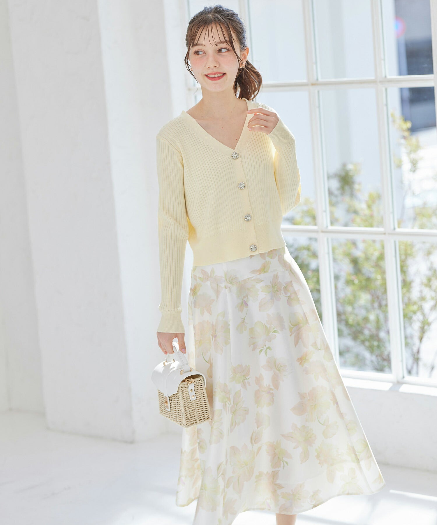 トッコクローゼット tocco closet 花朵珠飾短版羅紋針織開衫