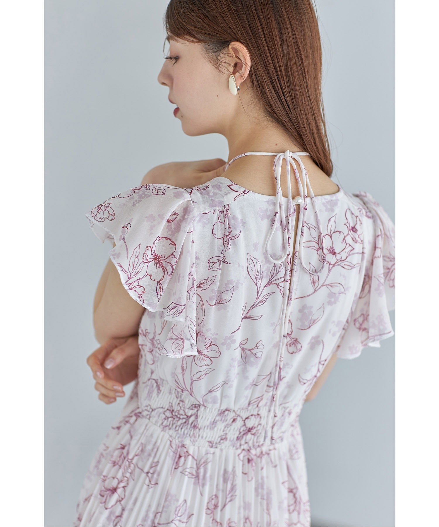 トッコクローゼット tocco closet パール付きネックリボン水彩ラインフラワープリーツワンピース