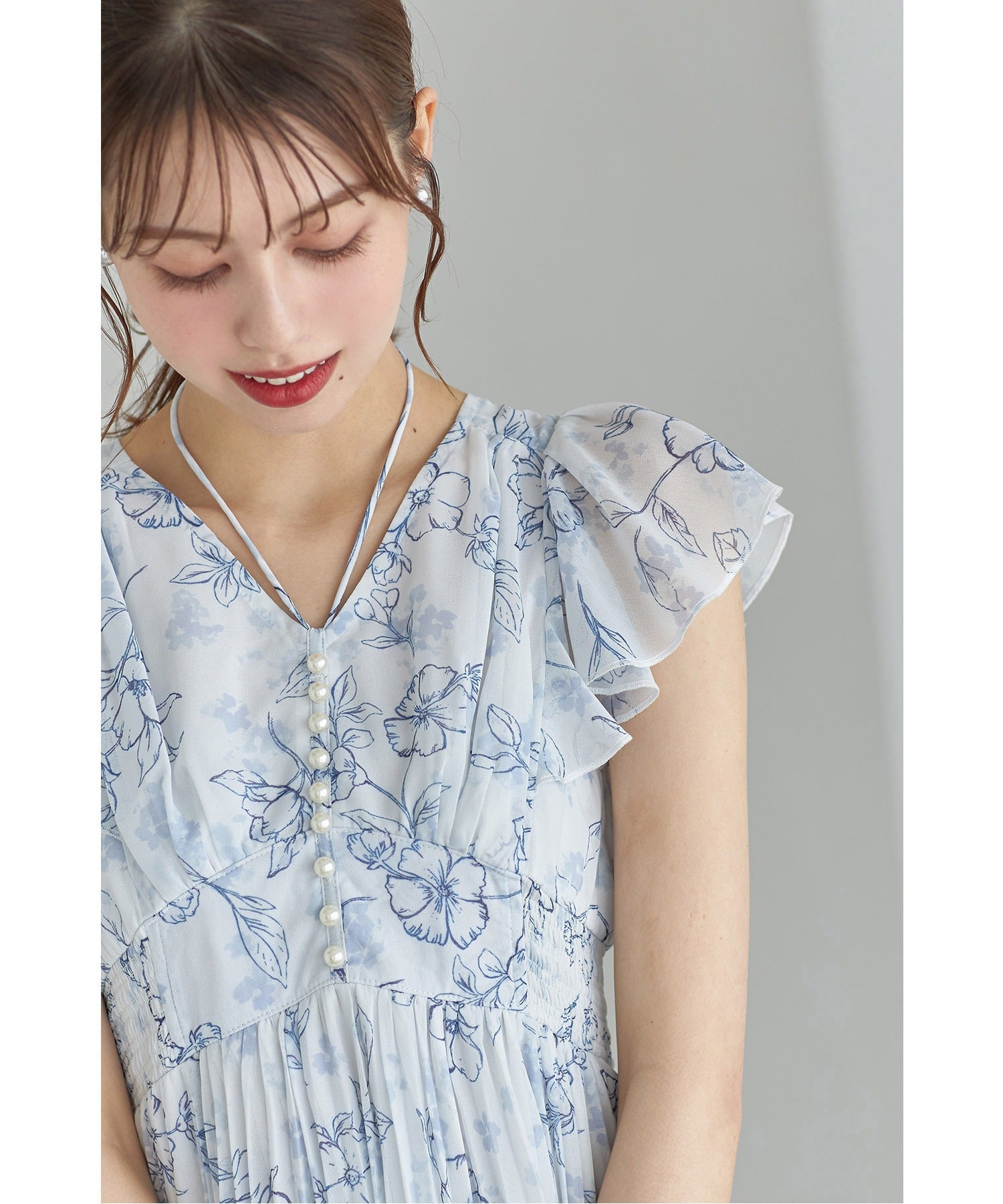 トッコクローゼット tocco closet パール付きネックリボン水彩ラインフラワープリーツワンピース