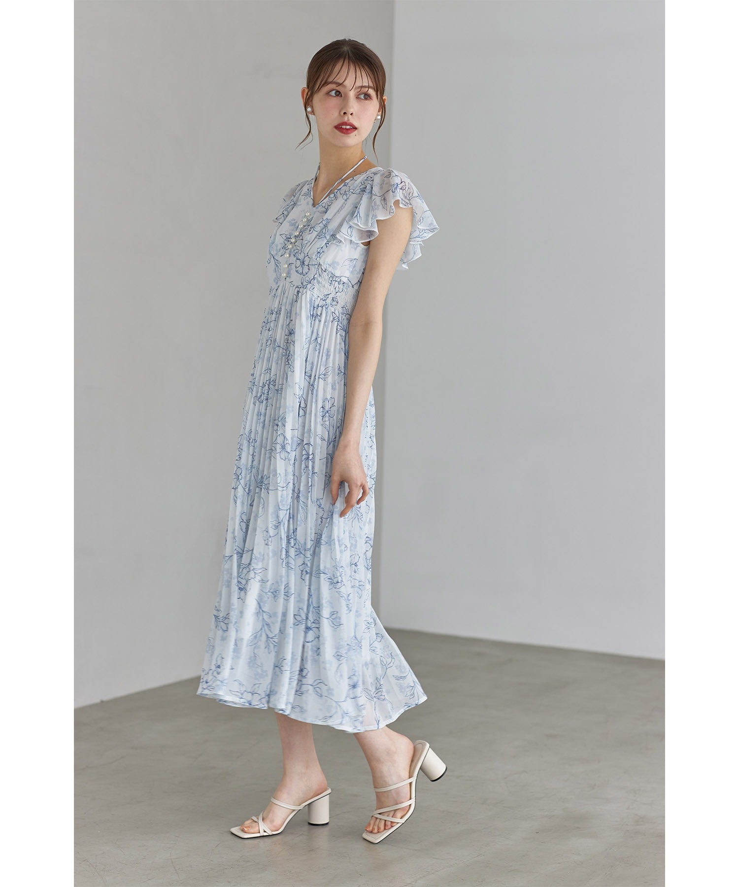 トッコクローゼット tocco closet パール付きネックリボン水彩ラインフラワープリーツワンピース