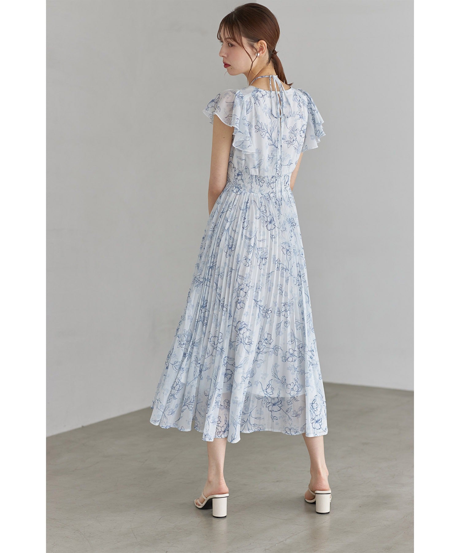 トッコクローゼット tocco closet パール付きネックリボン水彩ラインフラワープリーツワンピース