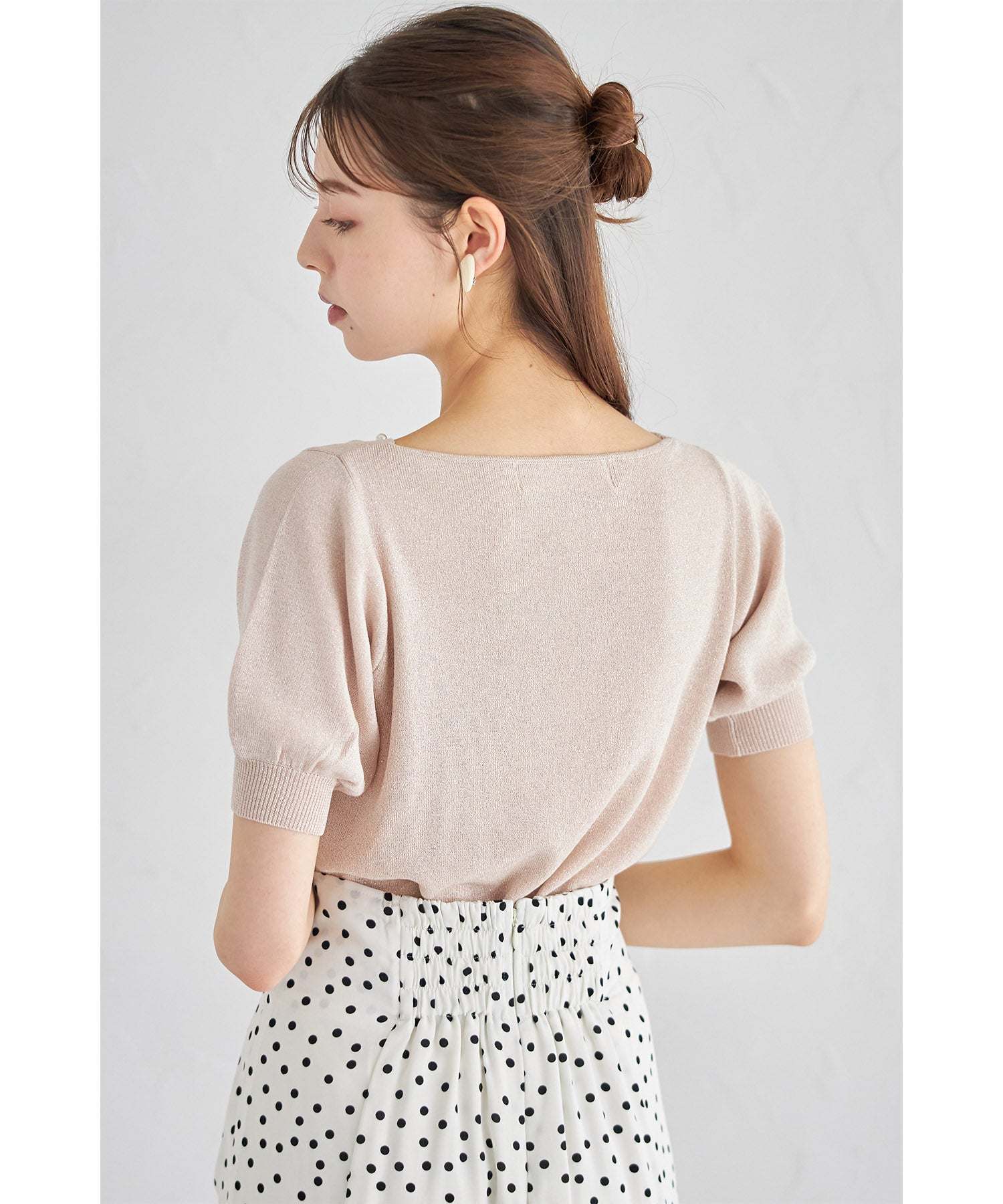 トッコクローゼット tocco closet パール付きスカラネックラメニットプルオーバー （オフホワイト） オフホワイト