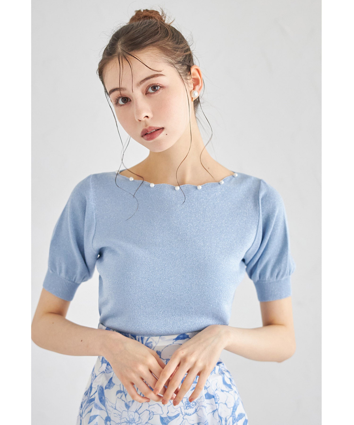 トッコクローゼット tocco closet パール付きスカラネックラメニットプルオーバー （サックス） サックス