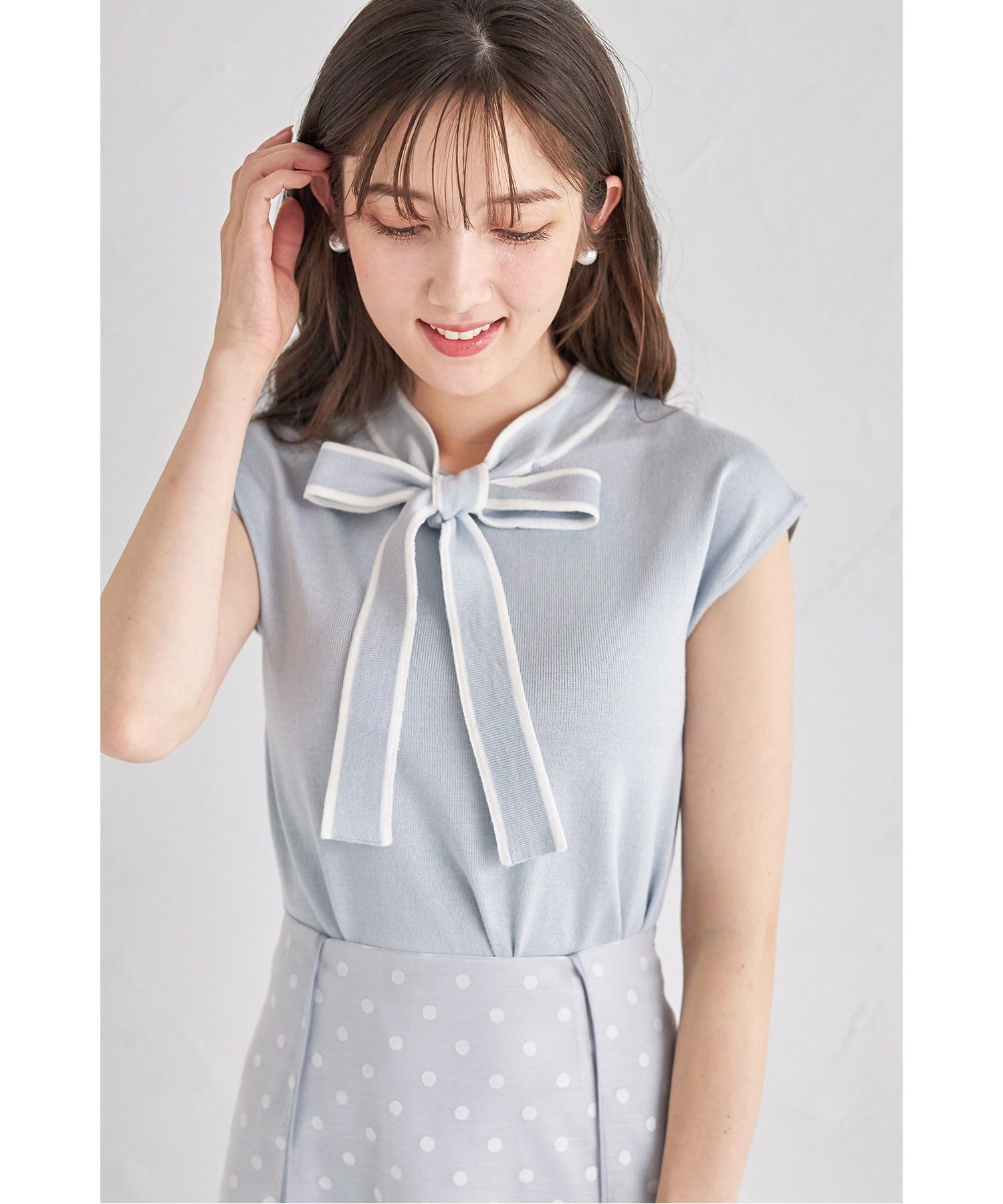 トッコクローゼット tocco closet 前後2WAY配色ライン入りボウタイリボンニットプルオーバー （サックス） サックス