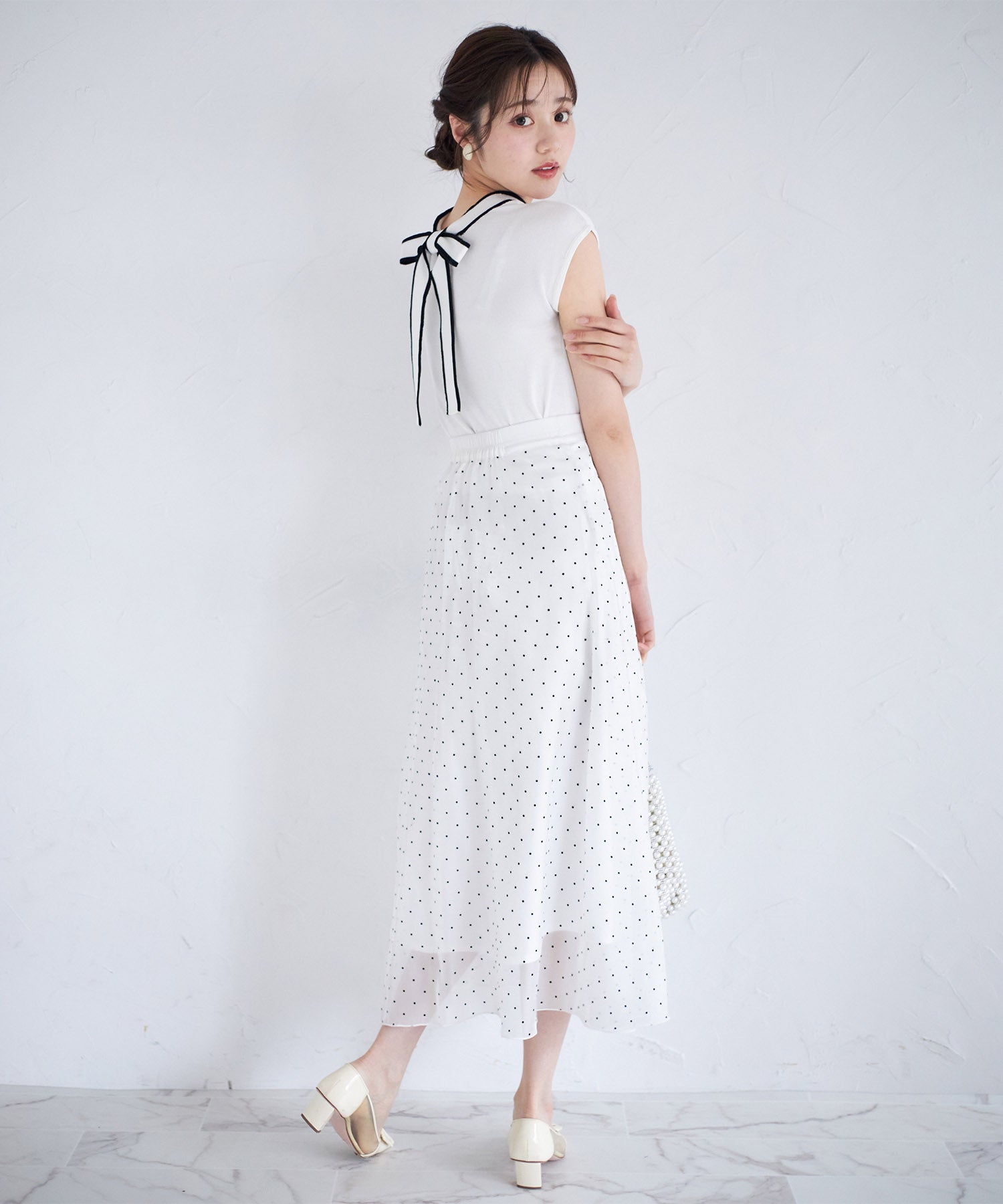 トッコクローゼット tocco closet 前後2WAY配色ライン入りボウタイリボンニットプルオーバー （サックス） サックス