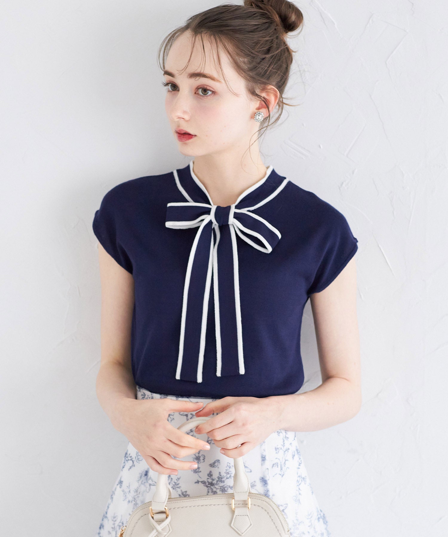 トッコクローゼット tocco closet 前後2WAY配色ライン入りボウタイリボンニットプルオーバー （サックス） サックス