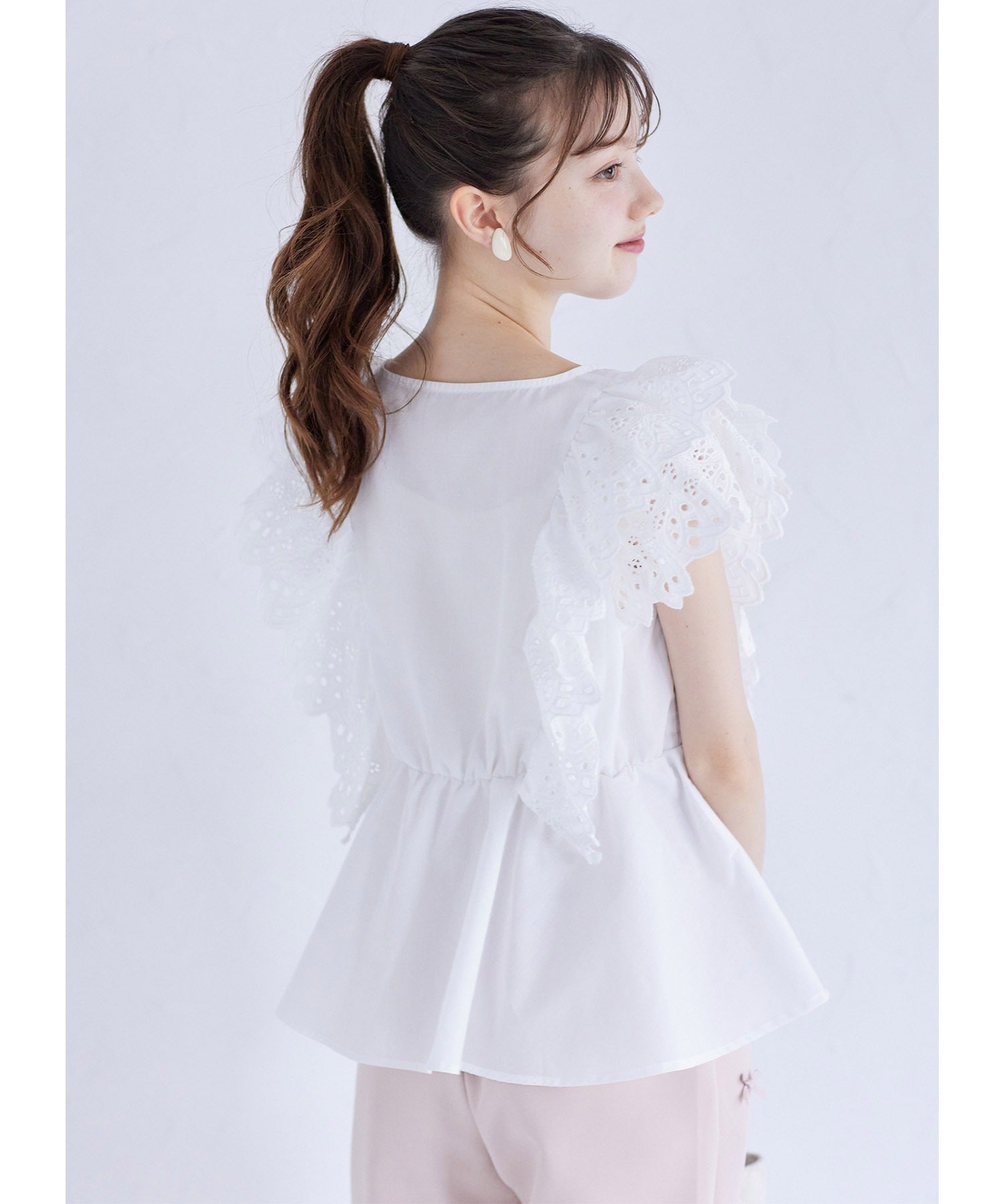 トッコクローゼット tocco closet 棉質蕾絲荷葉邊佩普拉姆上衣