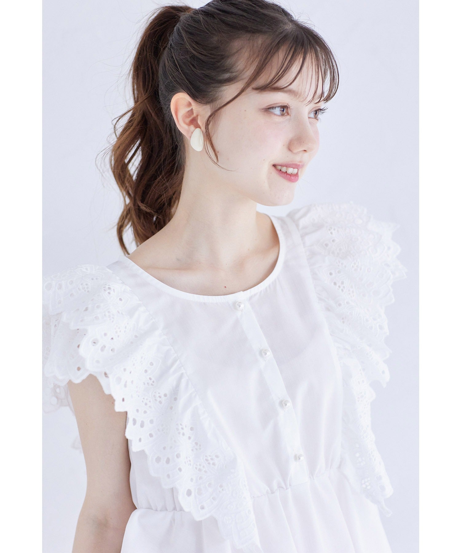 トッコクローゼット tocco closet 棉質蕾絲荷葉邊佩普拉姆上衣