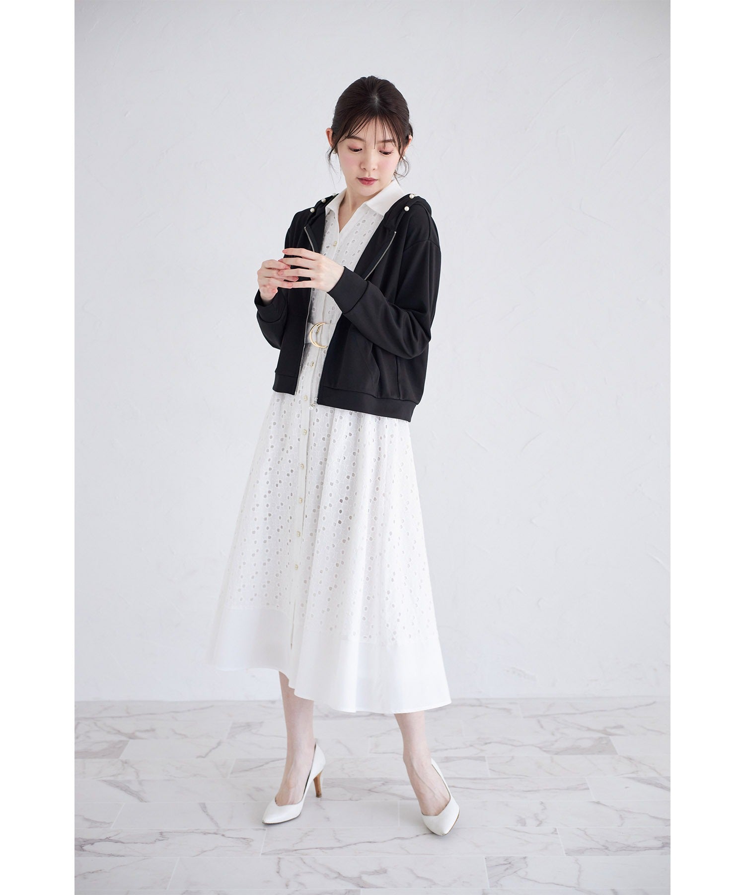 トッコクローゼット tocco closet ベルト付き花釦フラワーコットンレースシャツワンピース （オフホワイト） オフホワイト