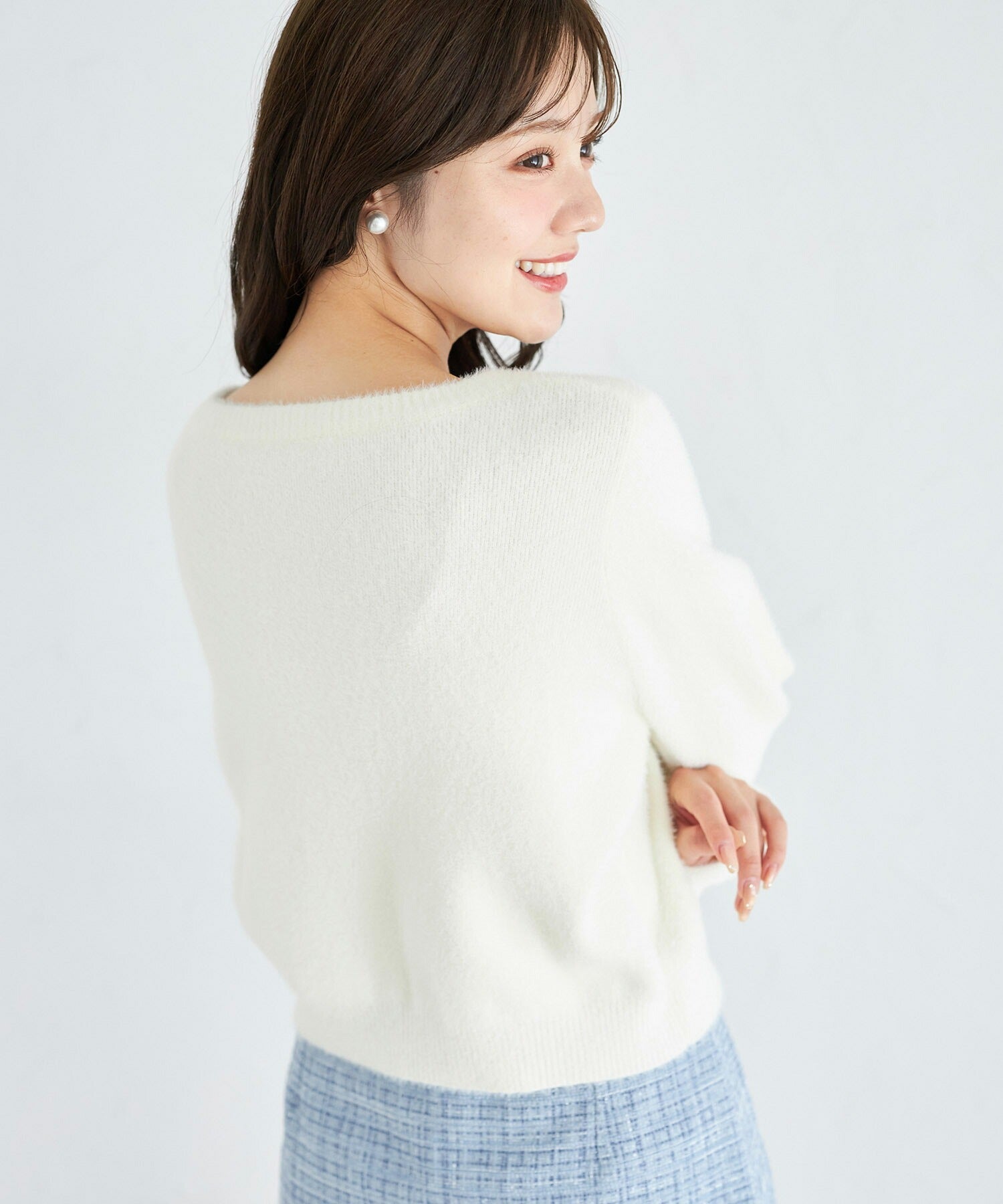 トッコクローゼット tocco closet フラワービジュー釦付きラメ入りシャギーニットカーディガン ホワイト