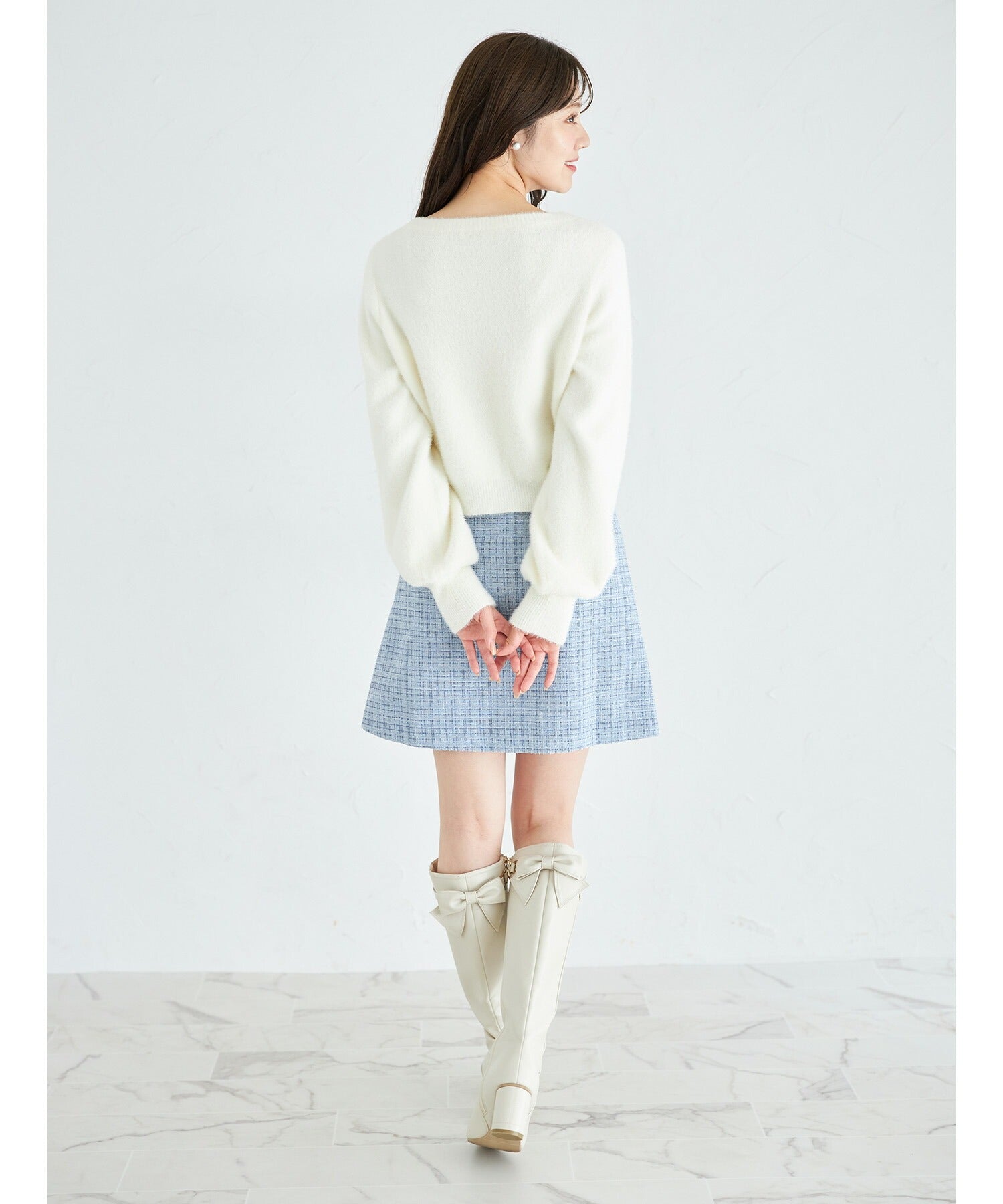 トッコクローゼット tocco closet フラワービジュー釦付きラメ入りシャギーニットカーディガン ホワイト