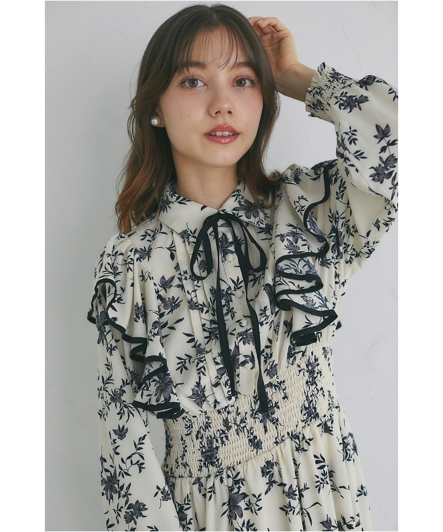 トッコクローゼット tocco closet リボン付きフリル×シャーリングフラワープリントシャツワンピース ブラック