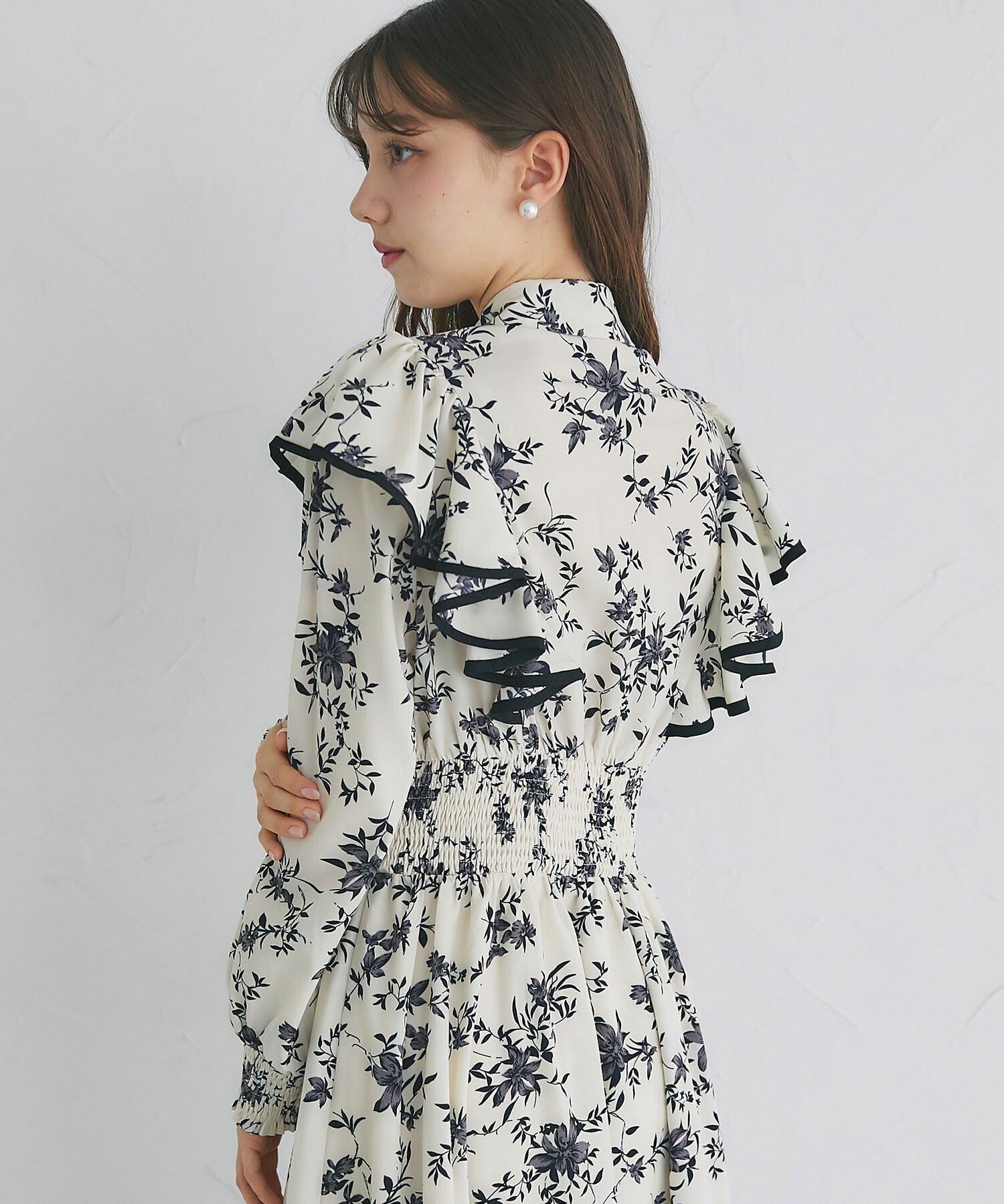 トッコクローゼット tocco closet リボン付きフリル×シャーリングフラワープリントシャツワンピース ブラック