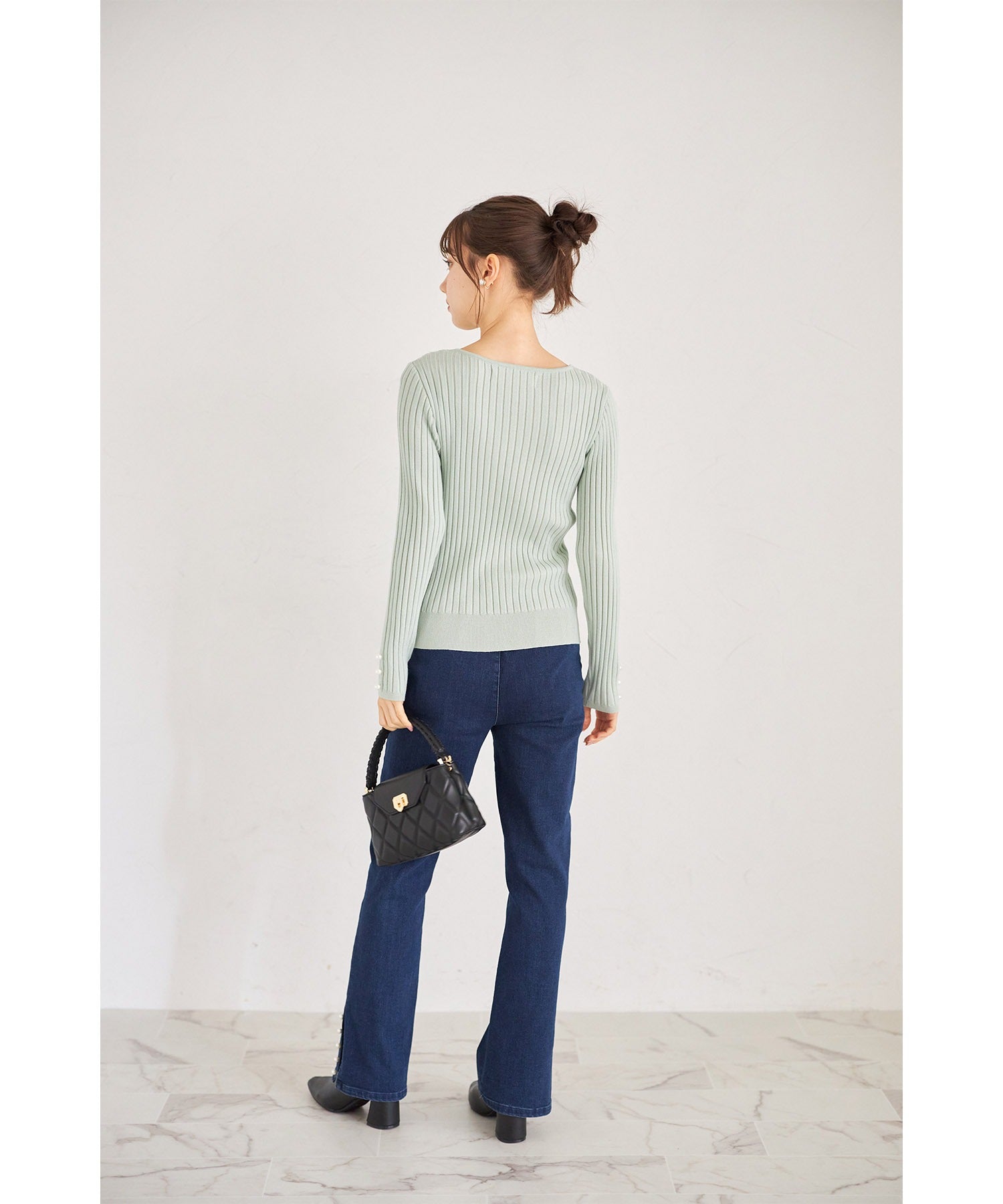 トッコクローゼット tocco closet 袖口珍珠裝飾V領羅紋針織套頭衫