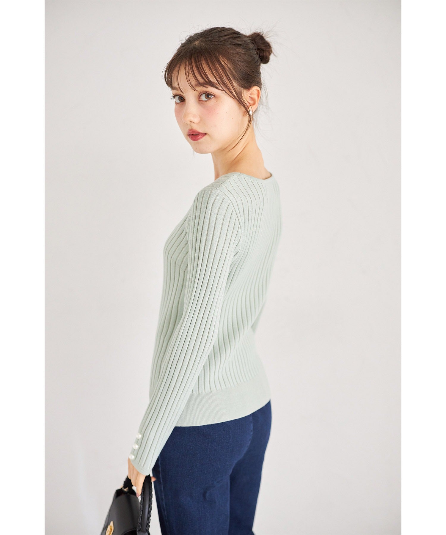 トッコクローゼット tocco closet 袖口珍珠裝飾V領羅紋針織套頭衫