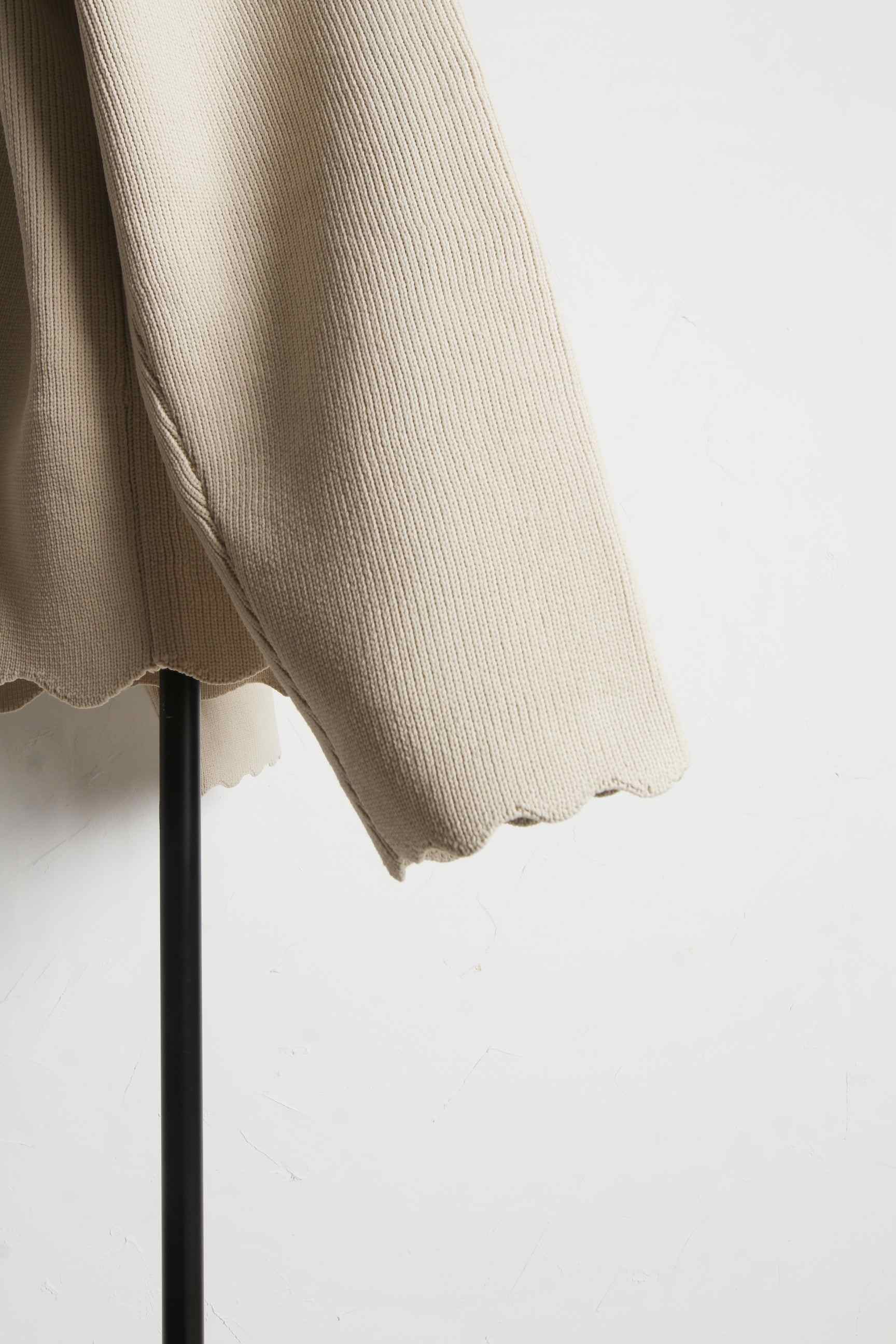 ☆tocco☆ Tocco Closet Hem Pearl-Trimmed Waist Scalloped Cut Pants