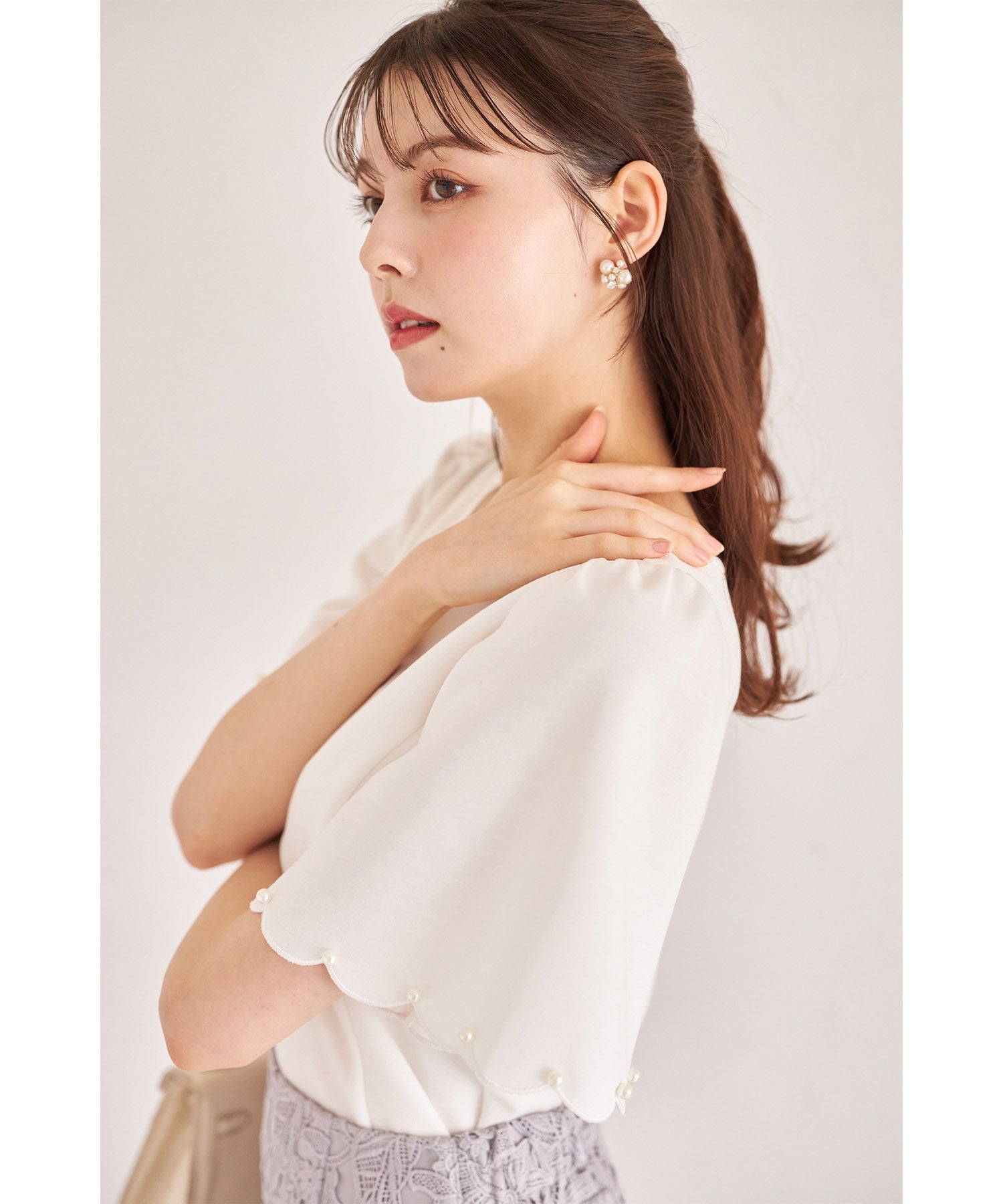 トッコクローゼット tocco closet パール付きスカラップスリーブカットプルオーバー ホワイト