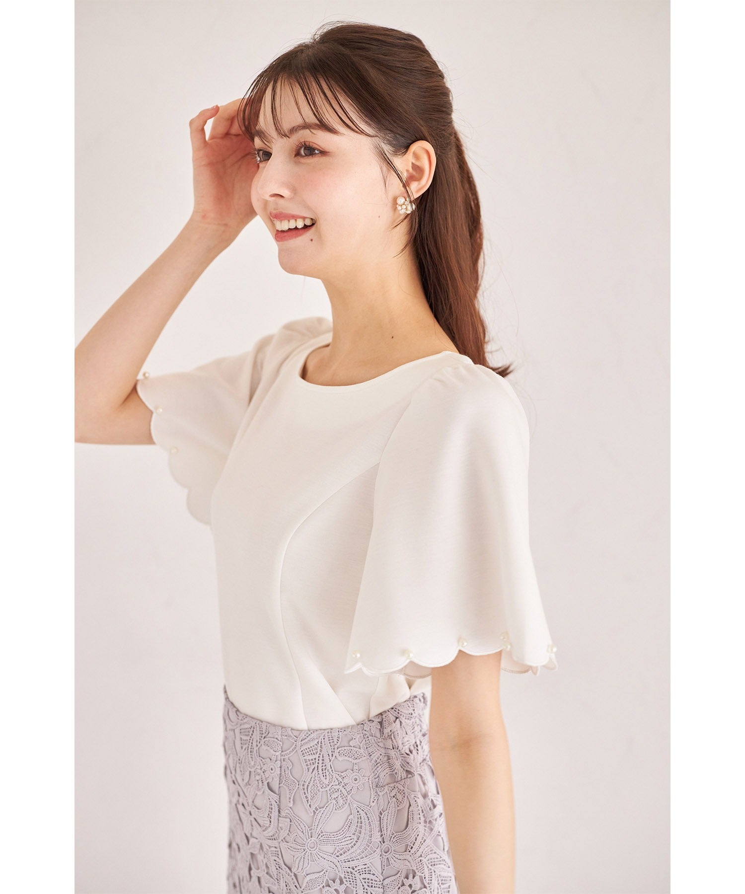 トッコクローゼット tocco closet パール付きスカラップスリーブカットプルオーバー ホワイト