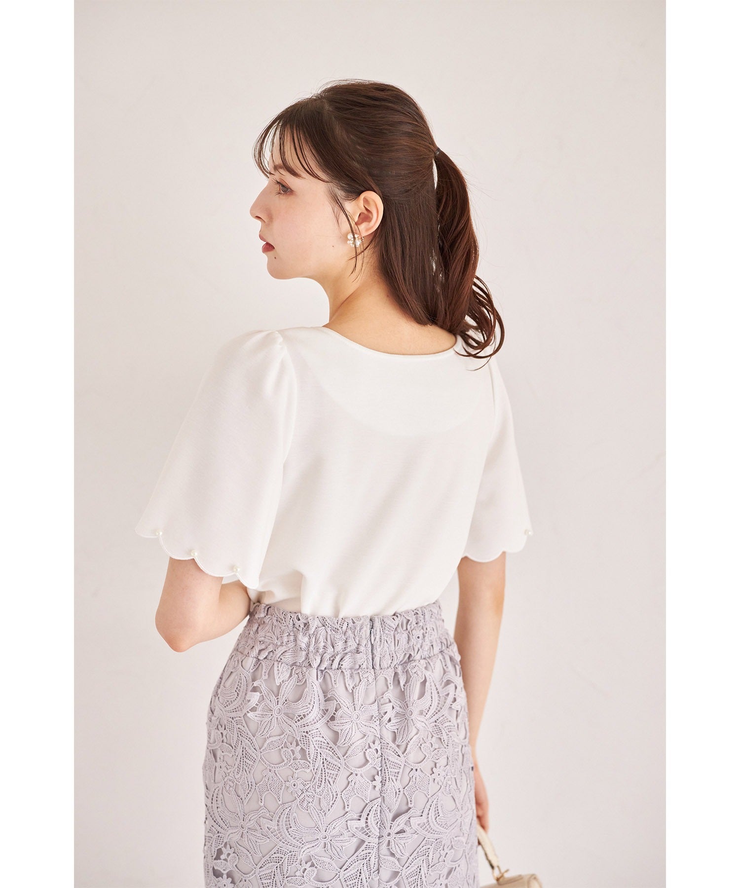 トッコクローゼット tocco closet パール付きスカラップスリーブカットプルオーバー ホワイト