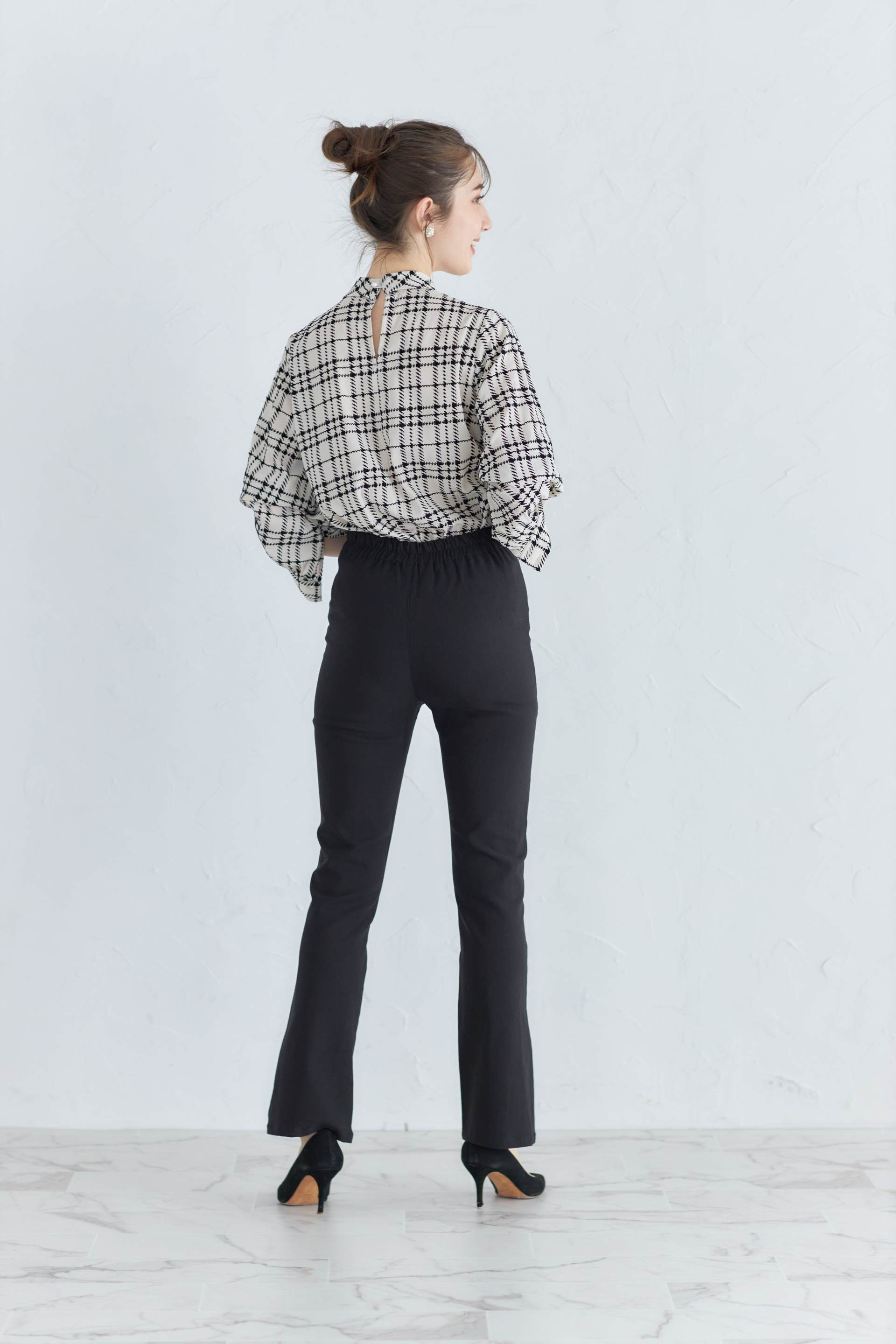 Tocco Closet Hem Pearl-Trimmed Waist Scalloped Cut Pants