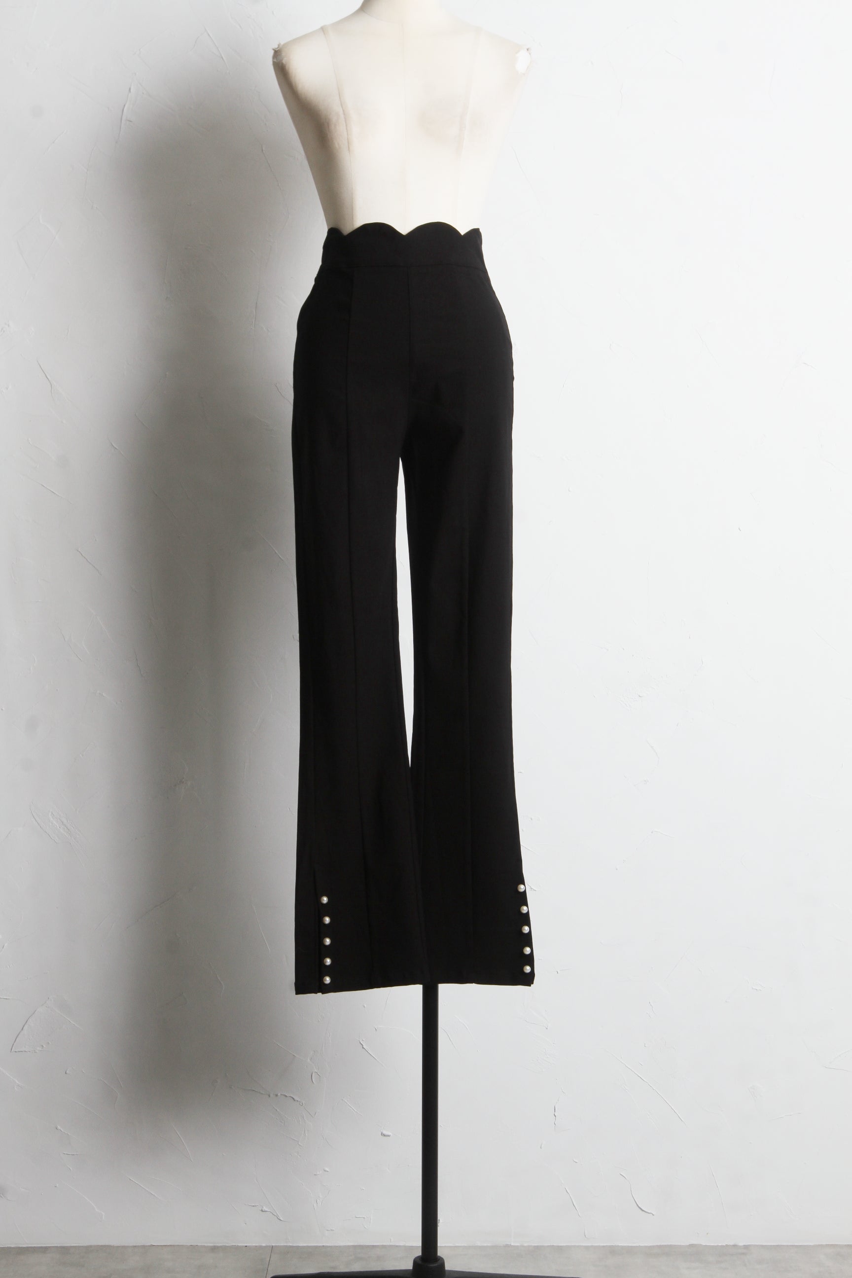 Tocco Closet Hem Pearl-Trimmed Waist Scalloped Cut Pants