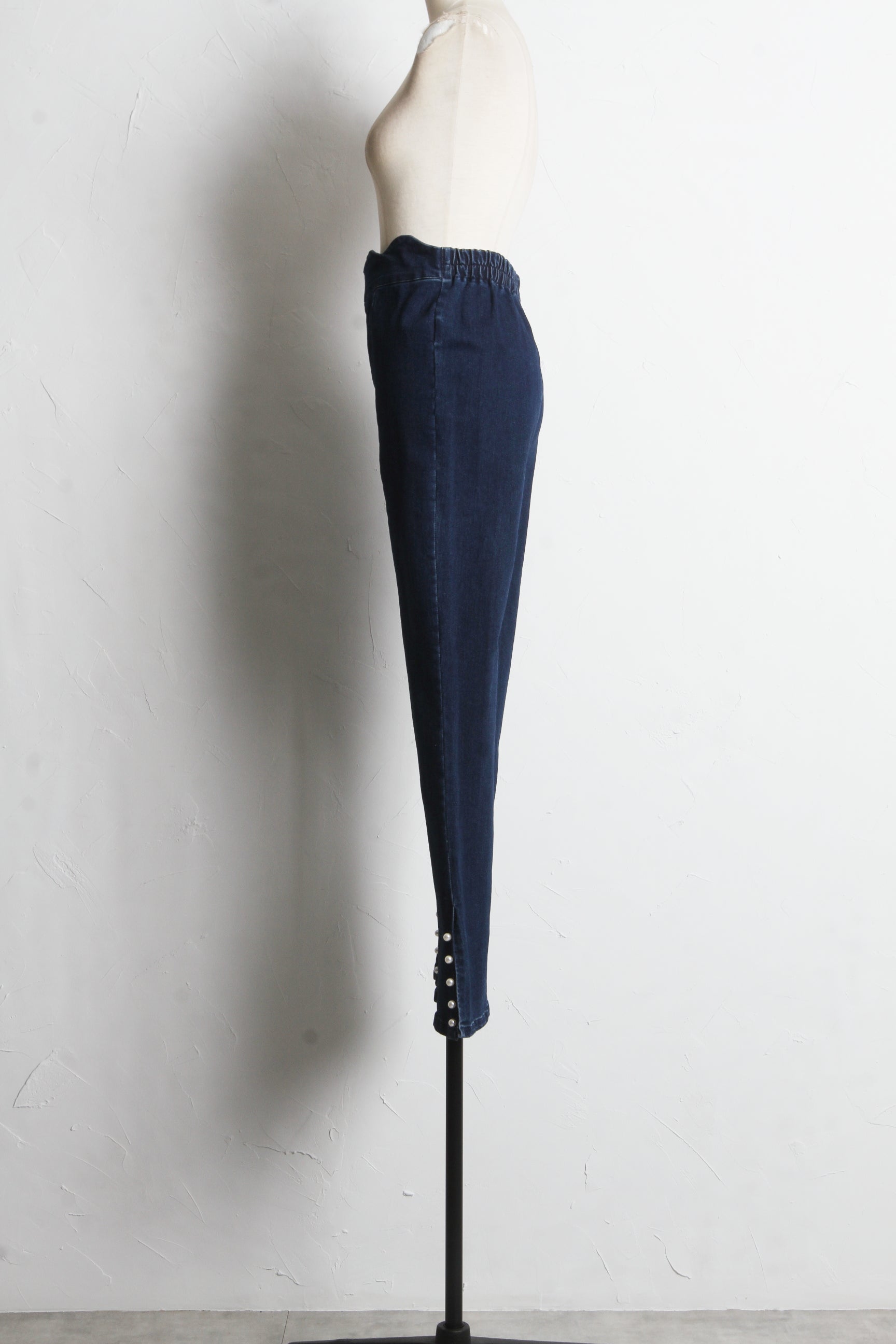 Tocco Closet Hem Pearl-Trimmed Waist Scalloped Cut Pants