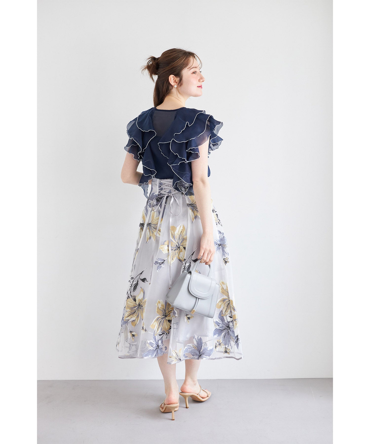 トッコクローゼット tocco closet キャミソール付きパールボタン配色ラッフルフリルオーガンジーブラウス ネイビー