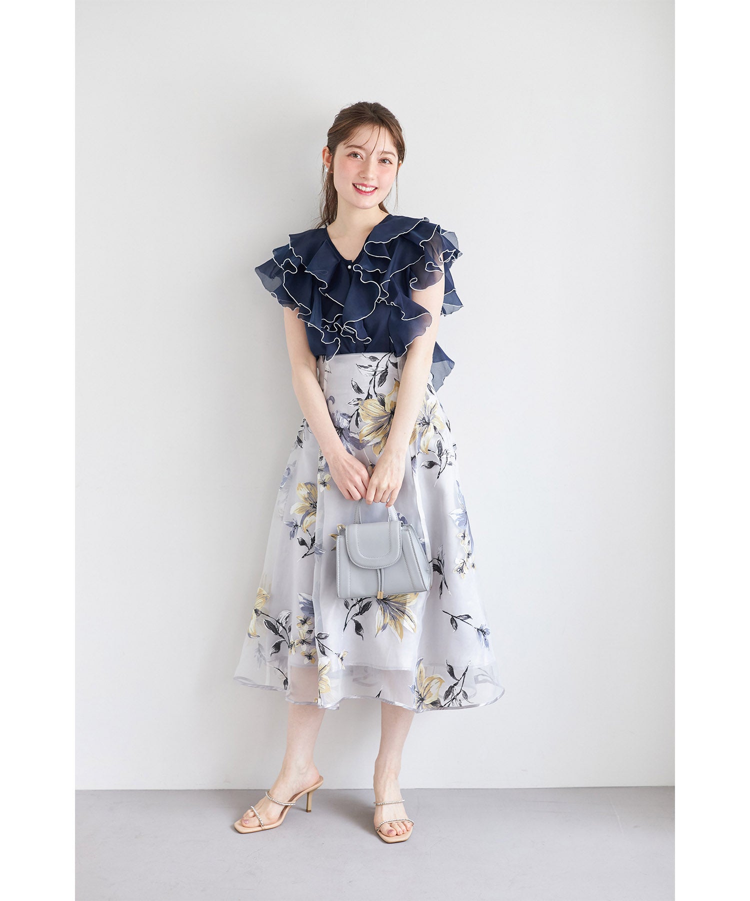 トッコクローゼット tocco closet キャミソール付きパールボタン配色ラッフルフリルオーガンジーブラウス ネイビー