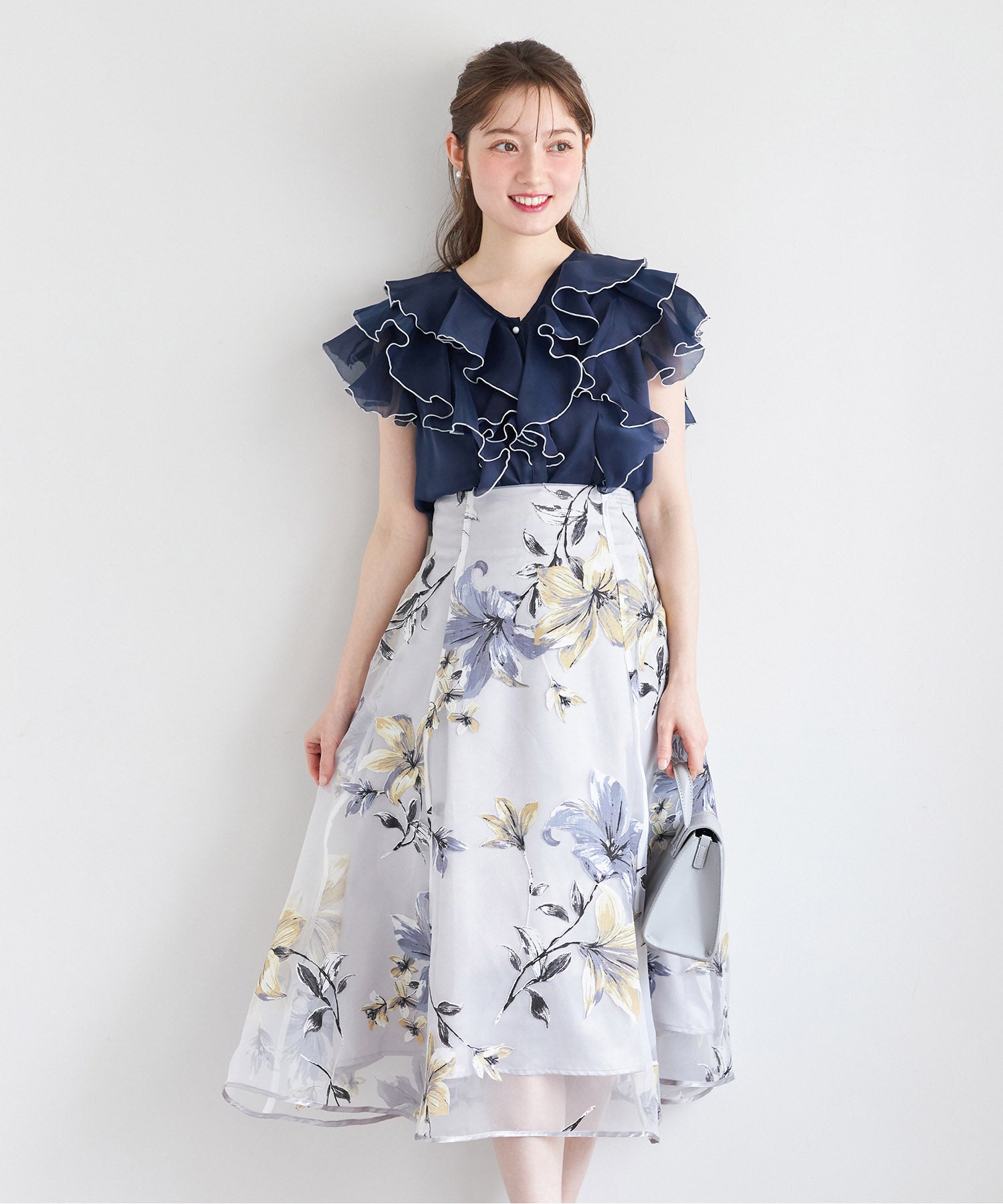 トッコクローゼット tocco closet キャミソール付きパールボタン配色ラッフルフリルオーガンジーブラウス ネイビー