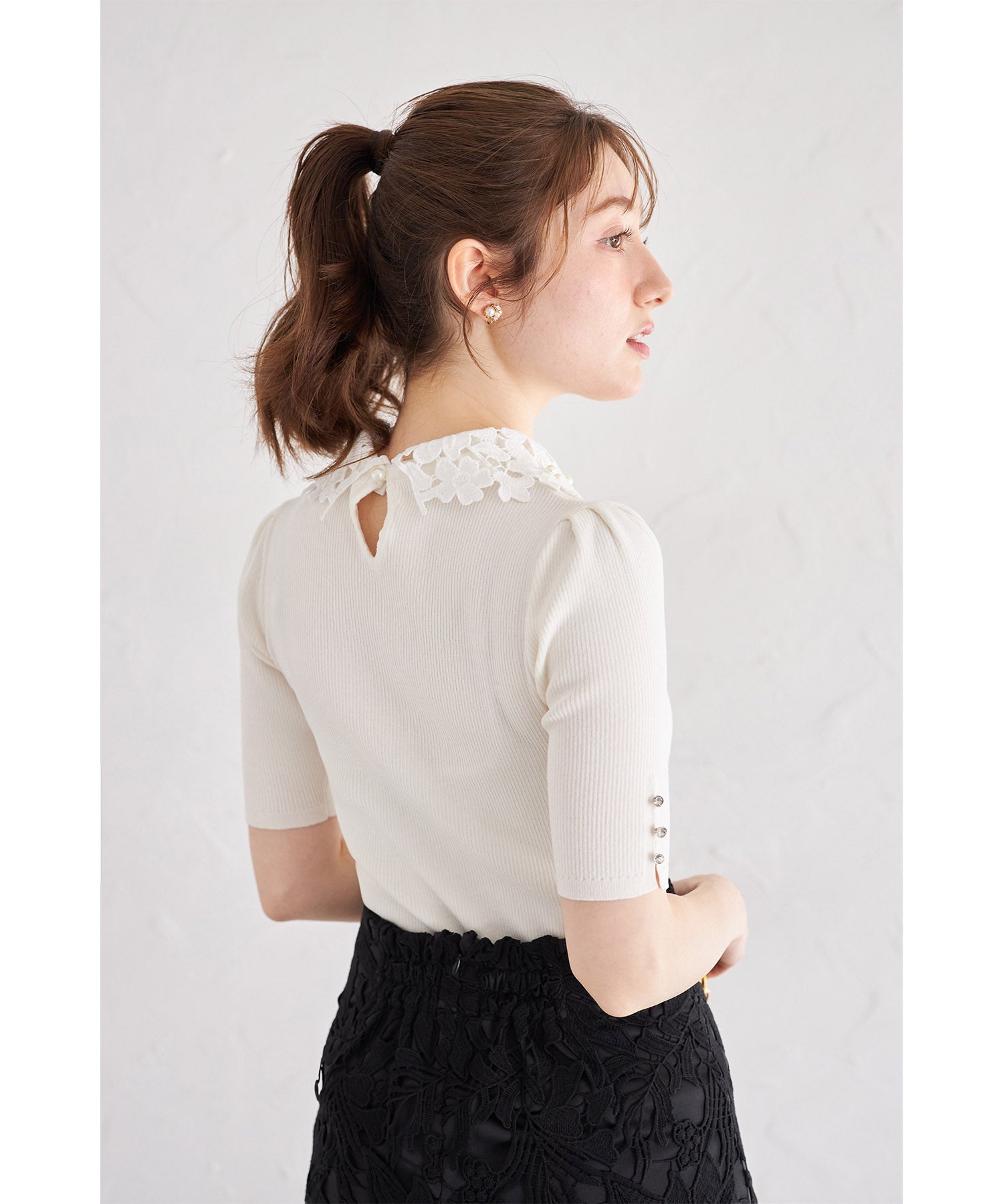 トッコクローゼット tocco closet 2WAYフラワーレース襟付きリブニットプルオーバー ホワイト