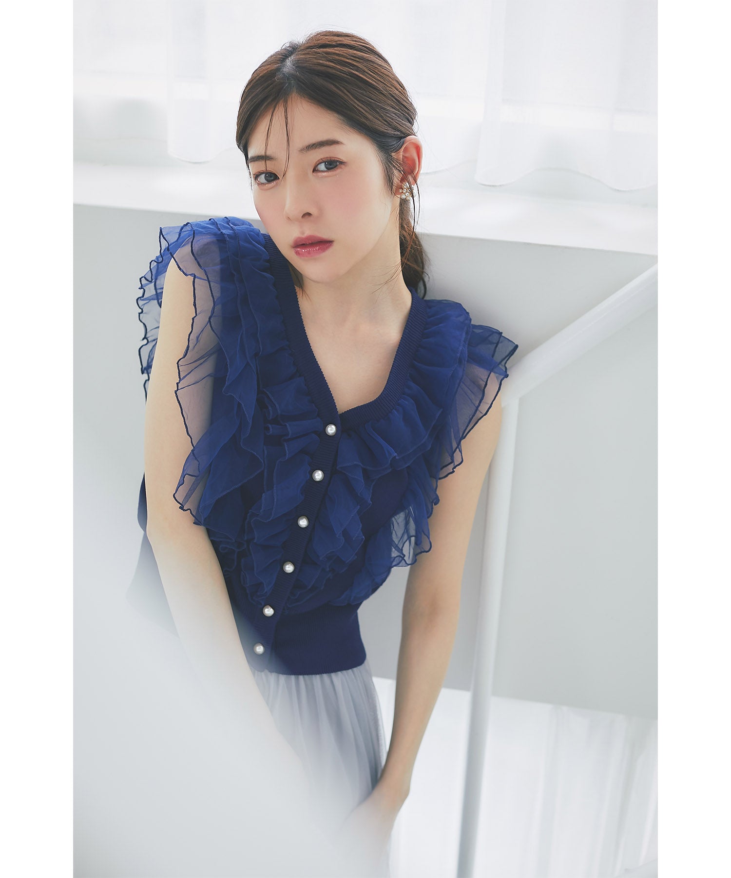 トッコクローゼット tocco closet チュールフリル付きパール釦ニットベスト ネイビー