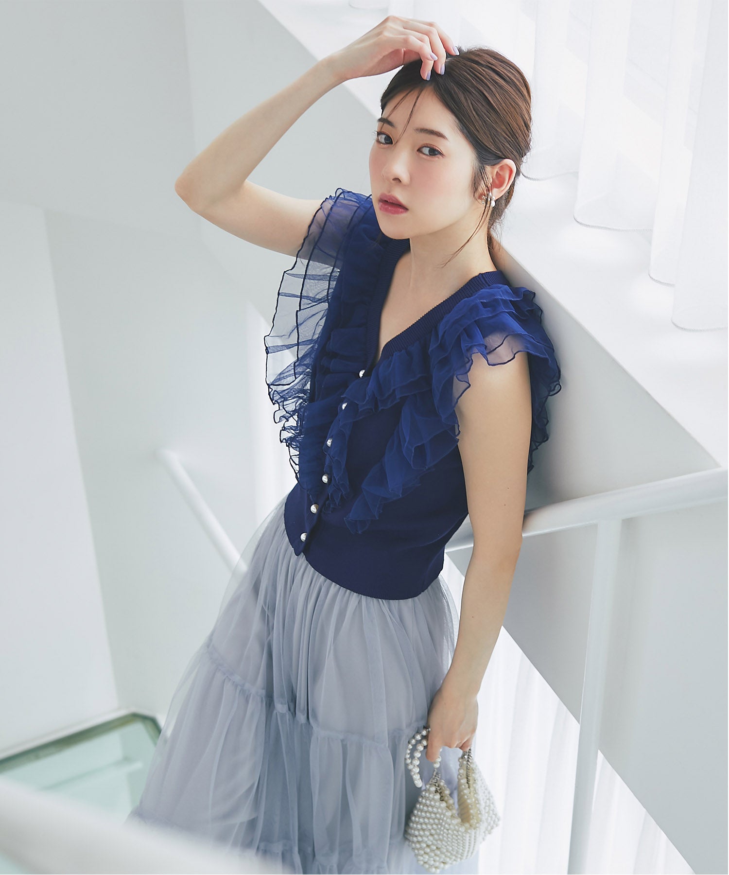 トッコクローゼット tocco closet チュールフリル付きパール釦ニットベスト ネイビー