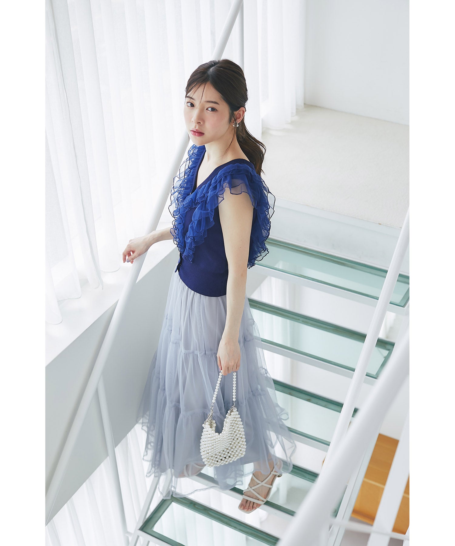トッコクローゼット tocco closet チュールフリル付きパール釦ニットベスト ネイビー