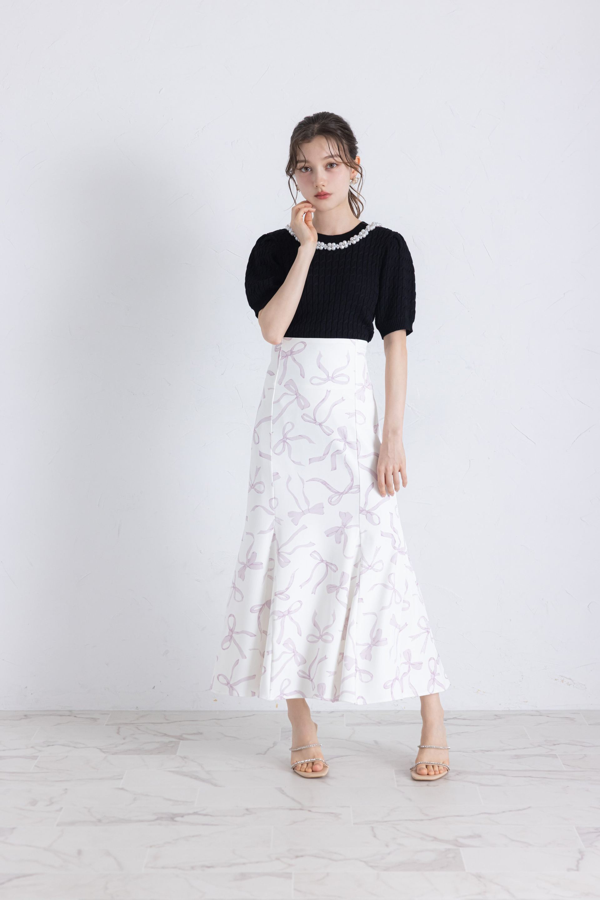 トッコクローゼット tocco closet フラワーパールビジュー付きケーブルニットプルオーバー ブラック