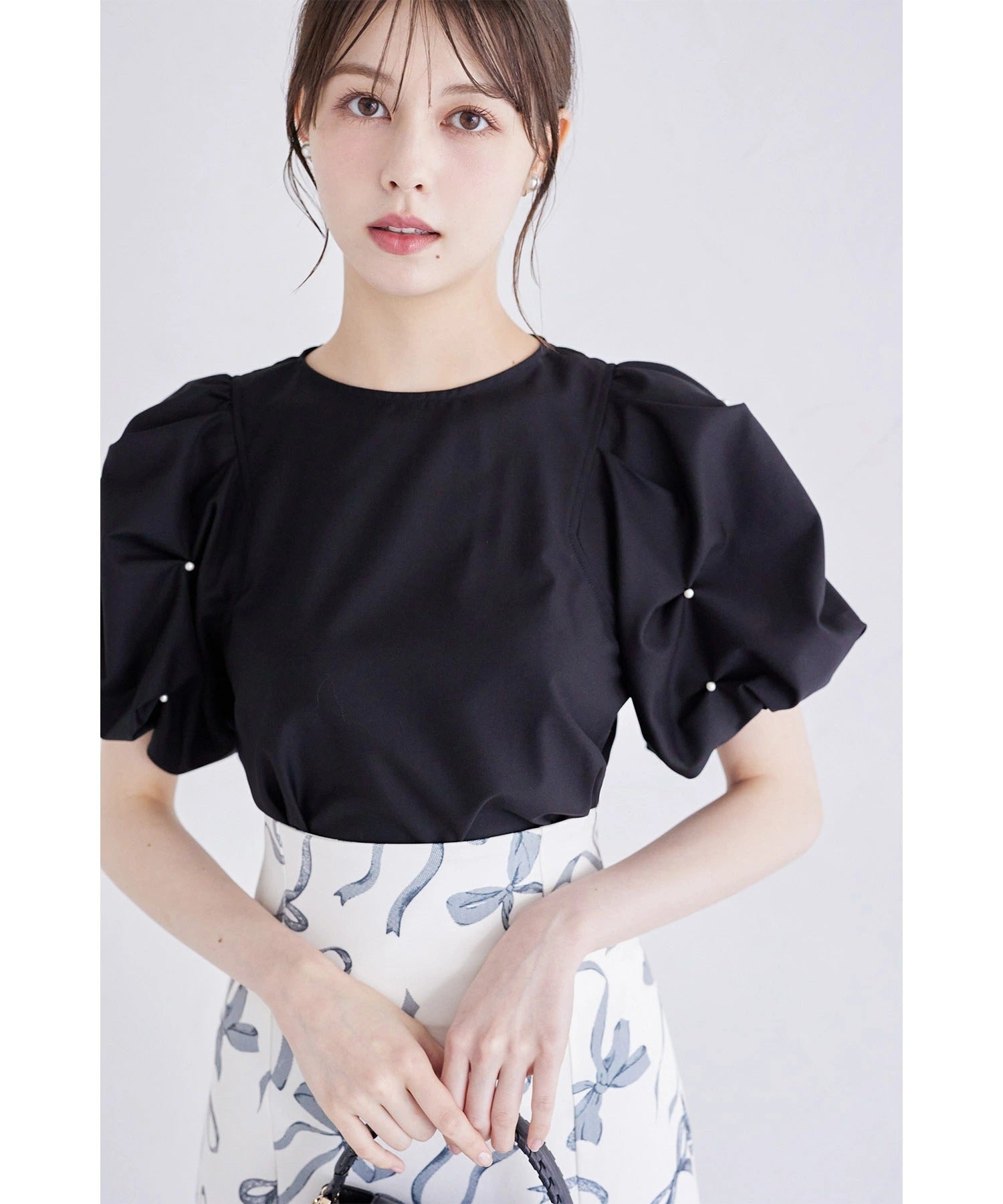 トッコクローゼット tocco closet 袖パール付きスモッキングブラウス ブラック