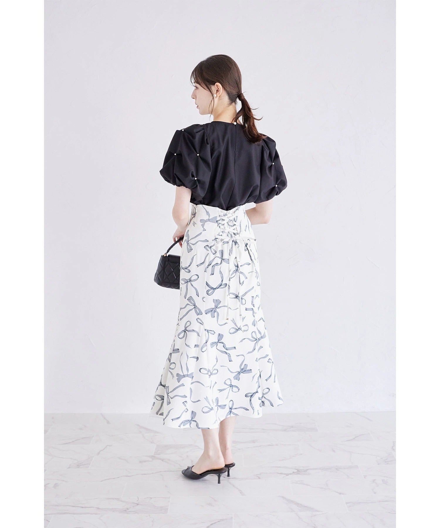 トッコクローゼット tocco closet 袖パール付きスモッキングブラウス ブラック