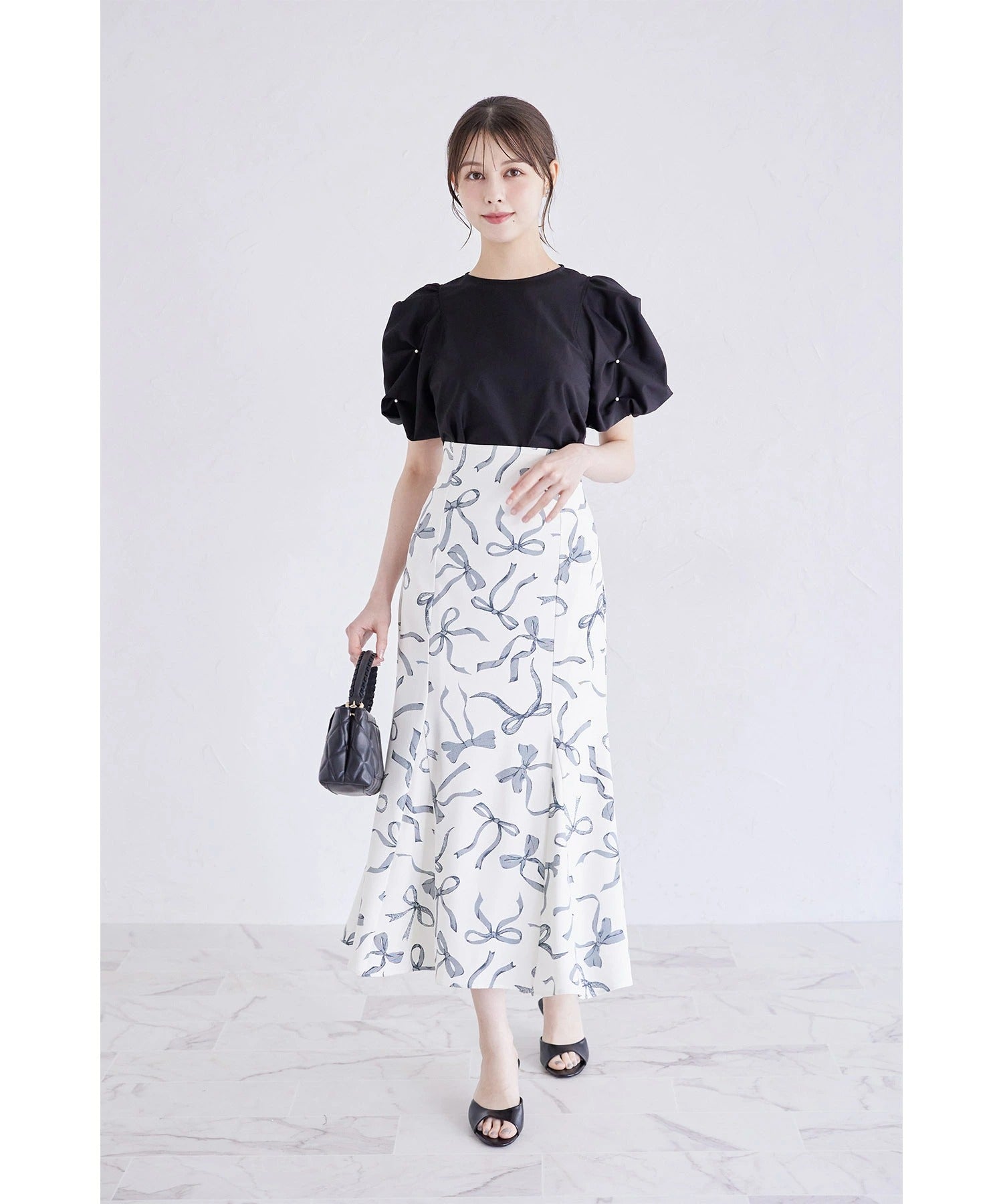 トッコクローゼット tocco closet 袖パール付きスモッキングブラウス ブラック