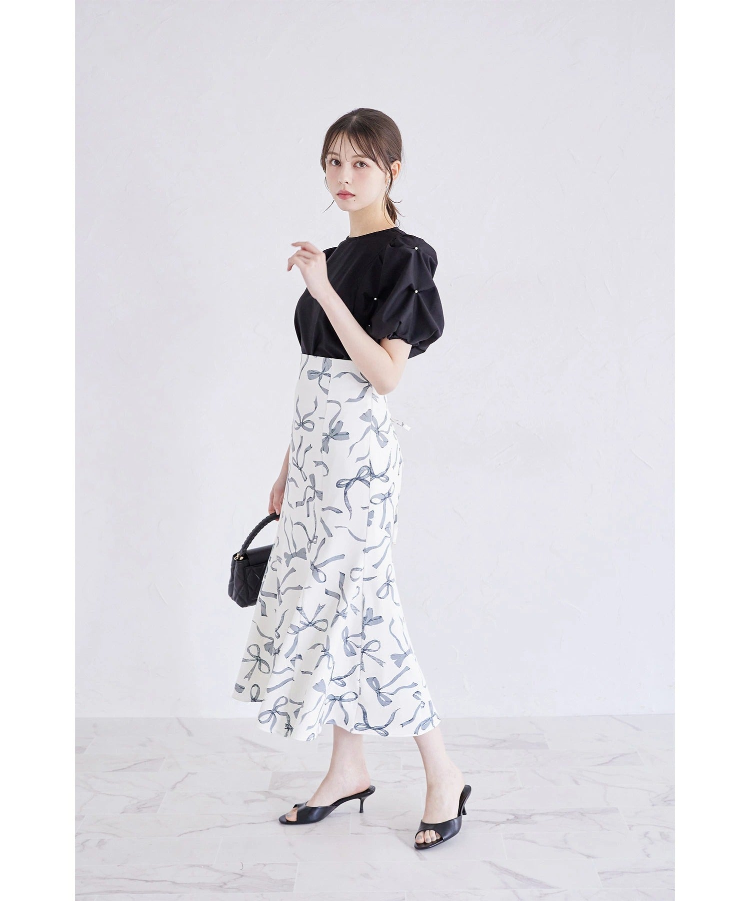 トッコクローゼット tocco closet 袖パール付きスモッキングブラウス ブラック