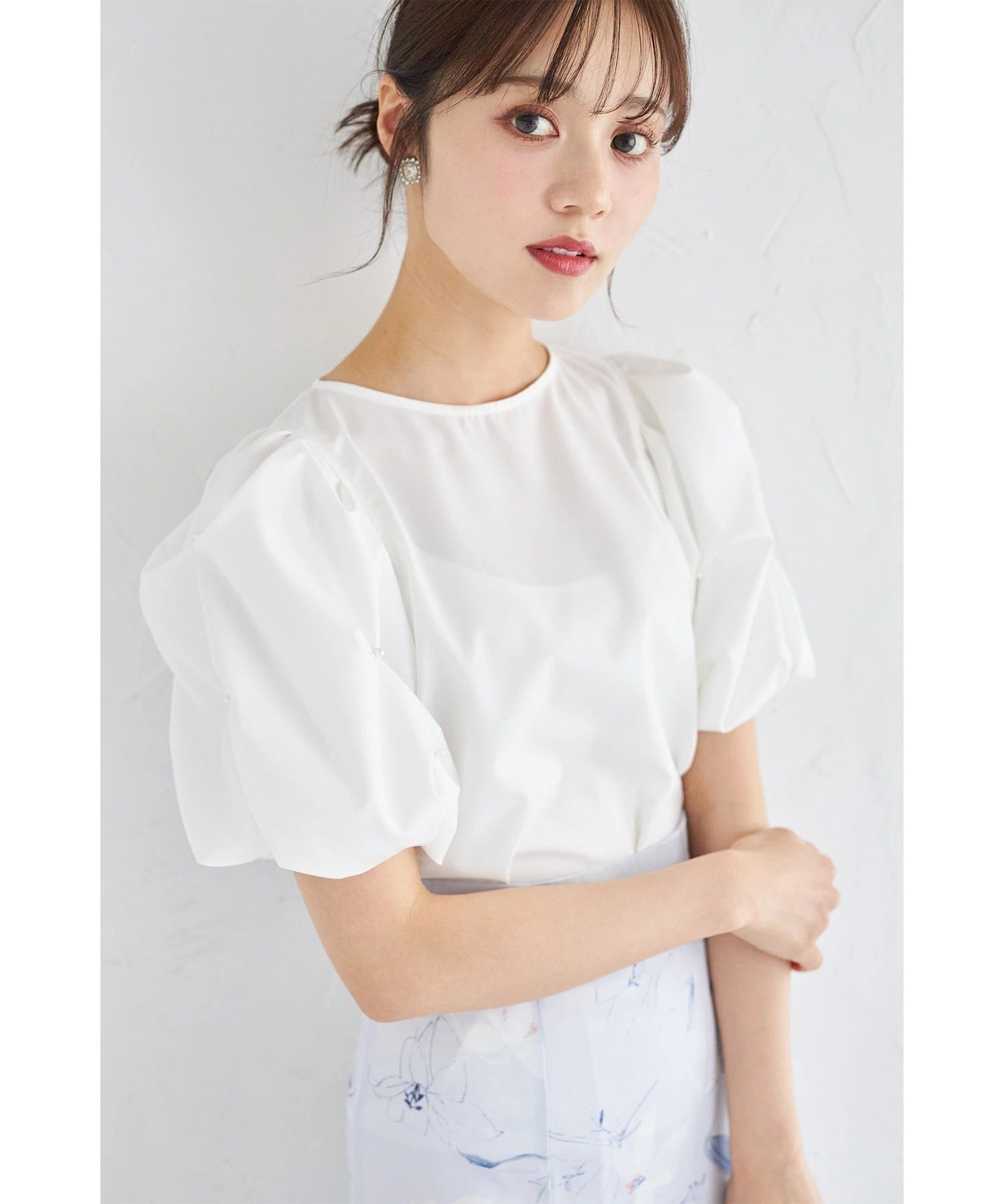 トッコクローゼット tocco closet 袖パール付きスモッキングブラウス ホワイト