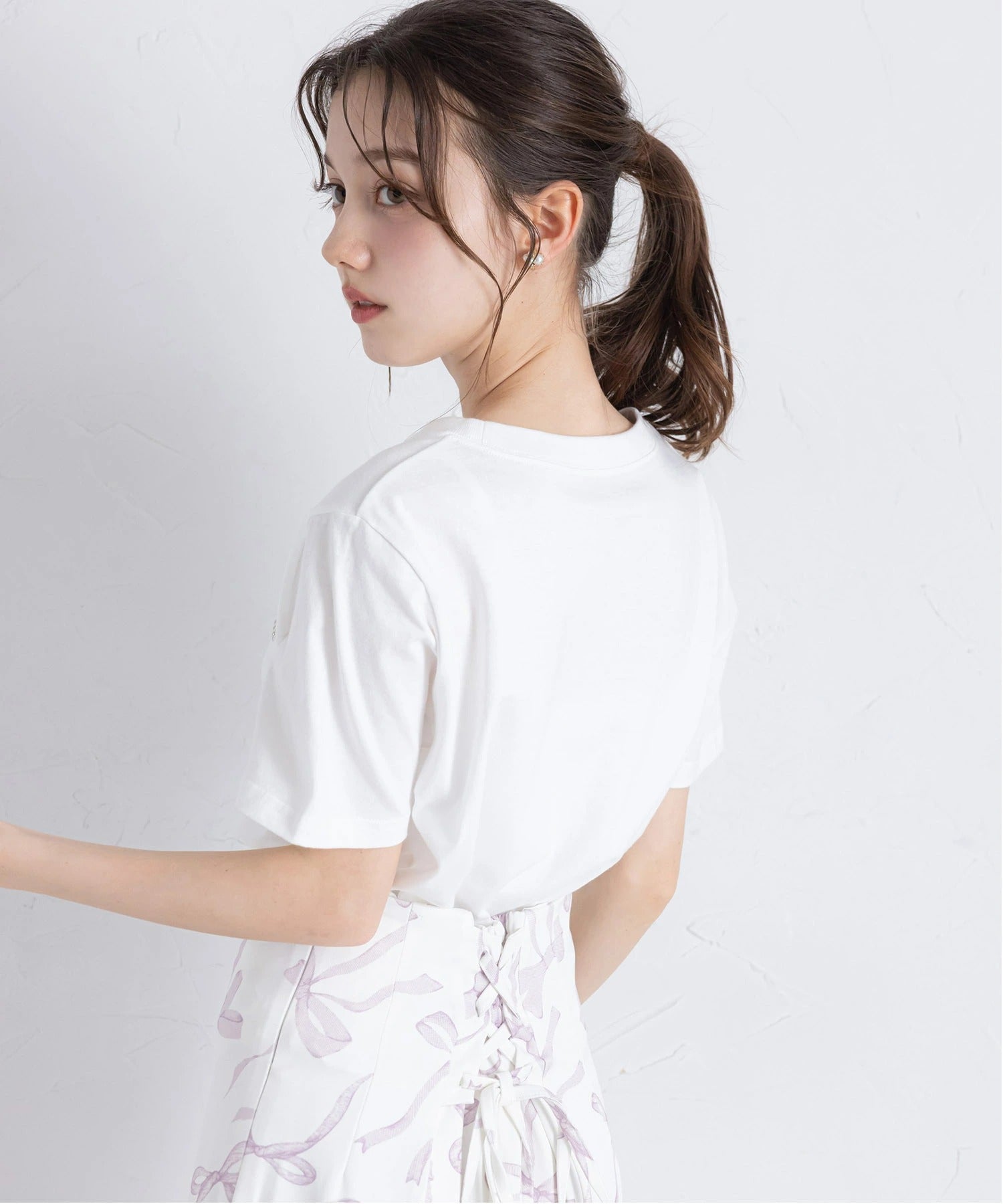 トッコクローゼット tocco closet リボンビジュー付きTシャツ ホワイト
