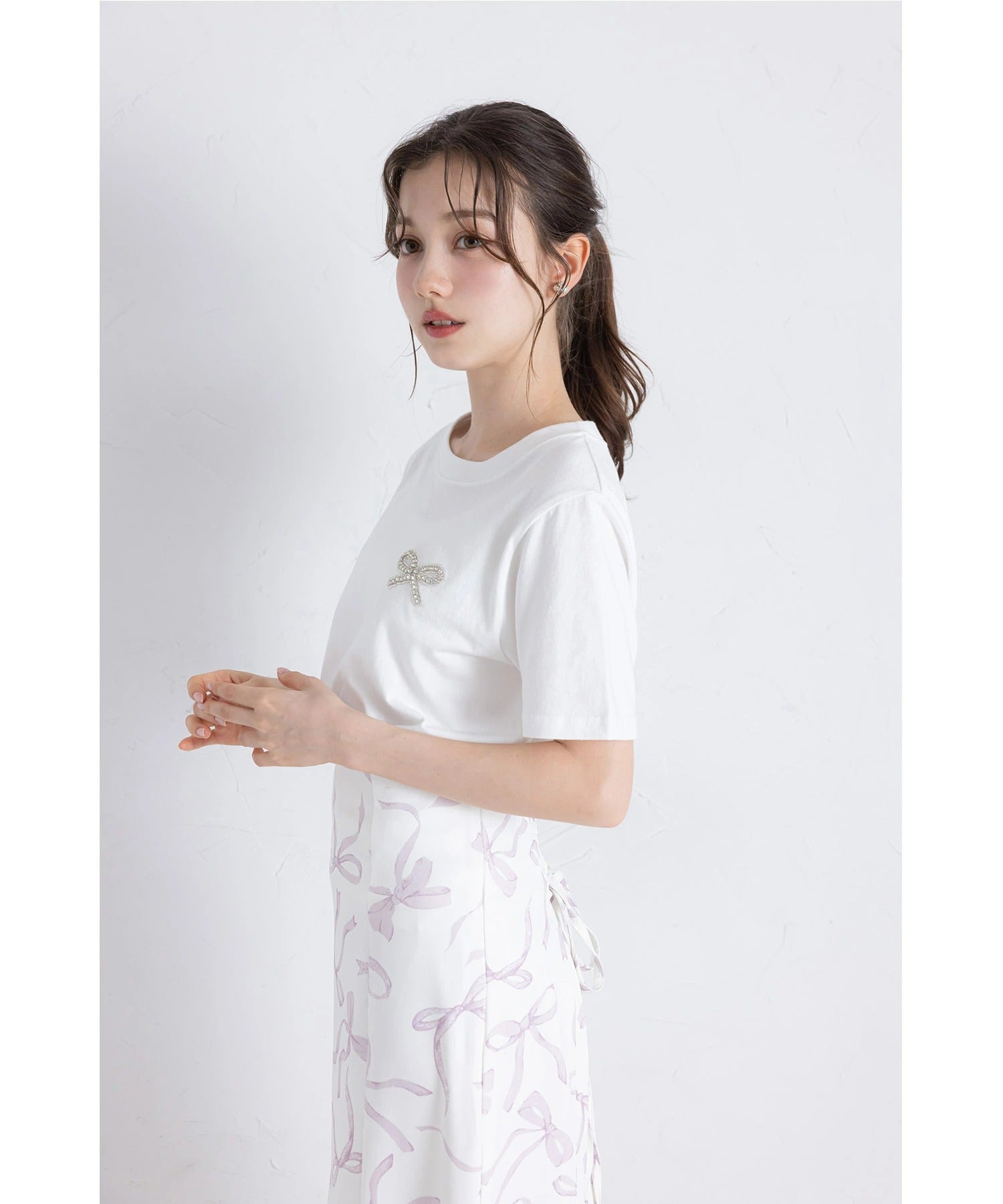 トッコクローゼット tocco closet リボンビジュー付きTシャツ ホワイト
