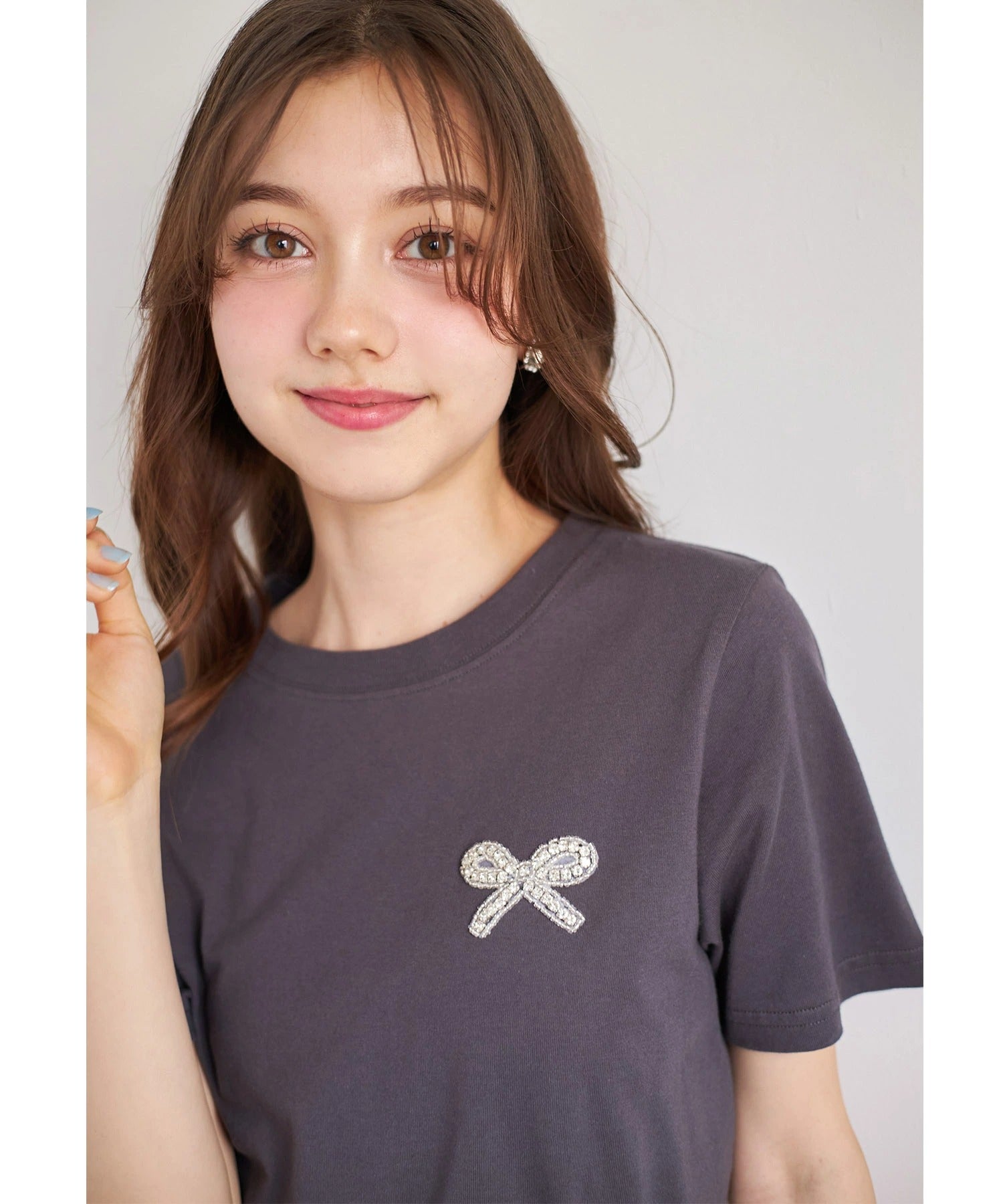 トッコクローゼット tocco closet リボンビジュー付きTシャツ グレー