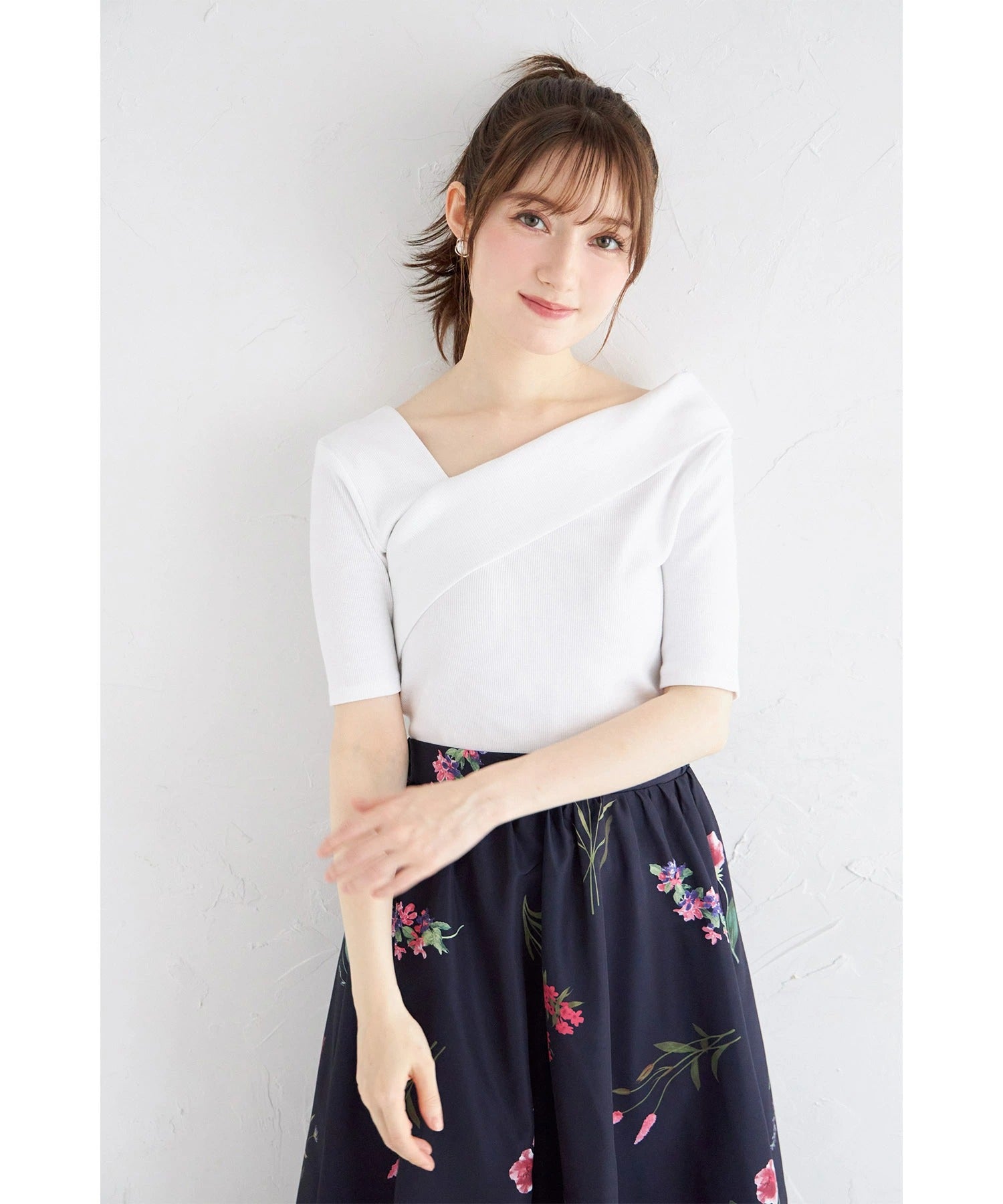トッコクローゼット tocco closet アシメネックデザインリブカットソープルオーバー ホワイト