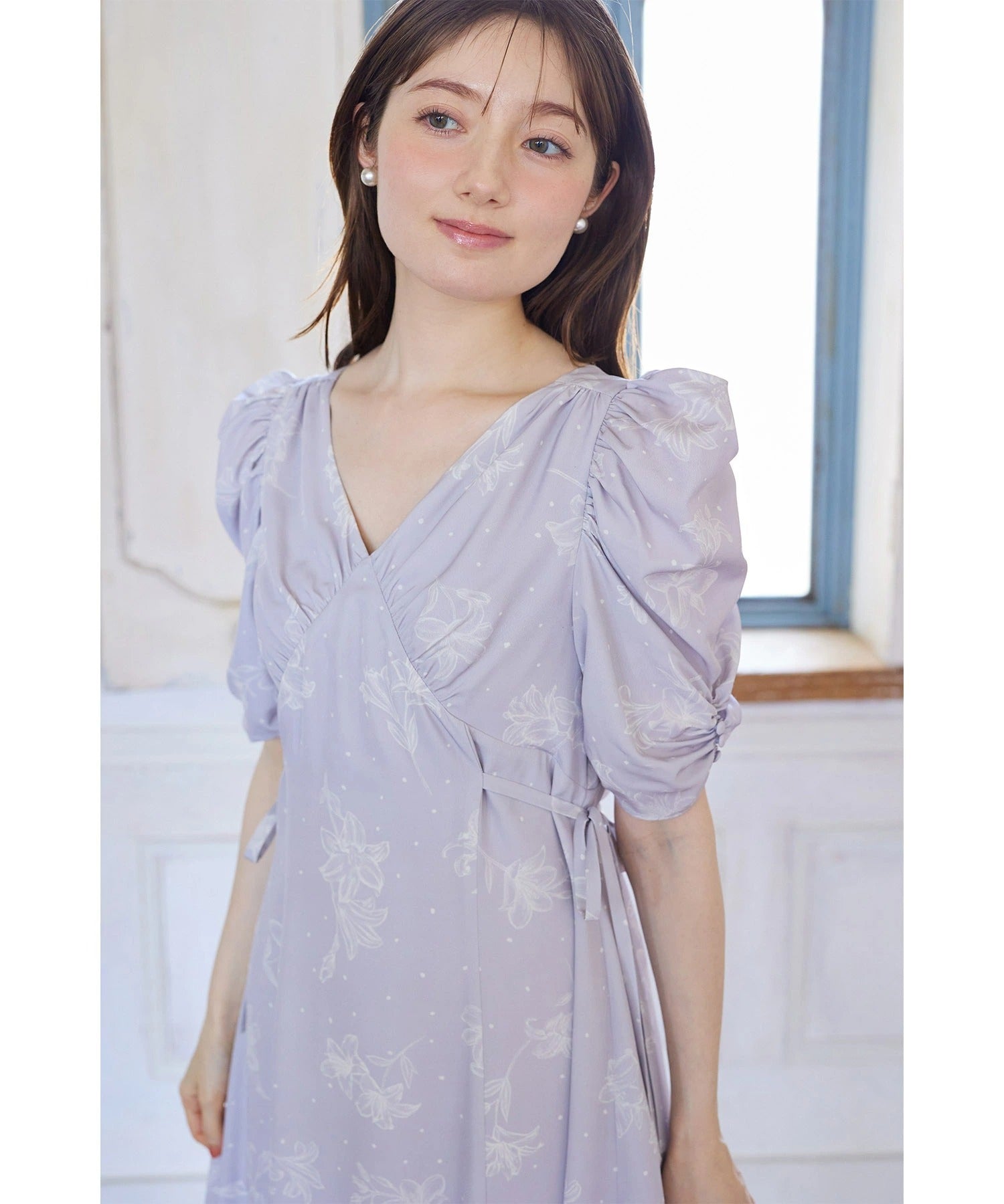 トッコクローゼット tocco closet サイドリボン付きパワーショルダーフラワープリントワンピース グレー